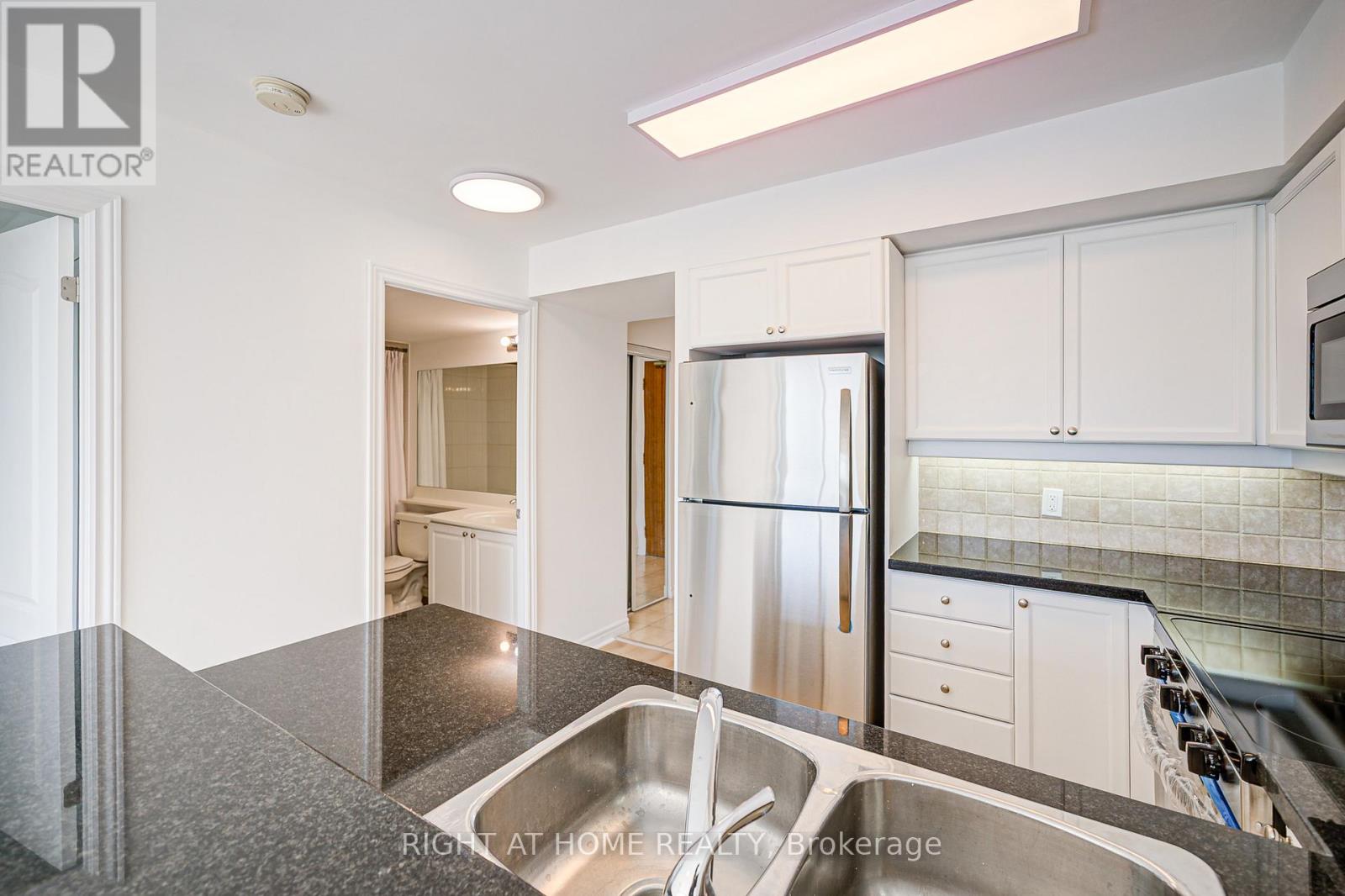609 - 3840 Bathurst Street, Toronto (Clanton Park), Ontario  M3H 6C6 - Photo 13 - C12186226