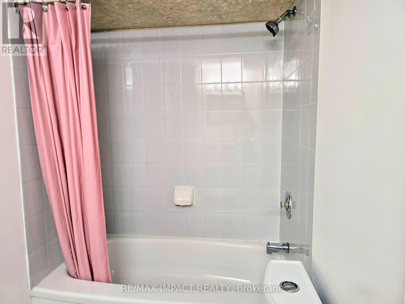 28 Fairmeadow Place E, Whitby (Blue Grass Meadows), Ontario  L1N 8W5 - Photo 5 - E12186939
