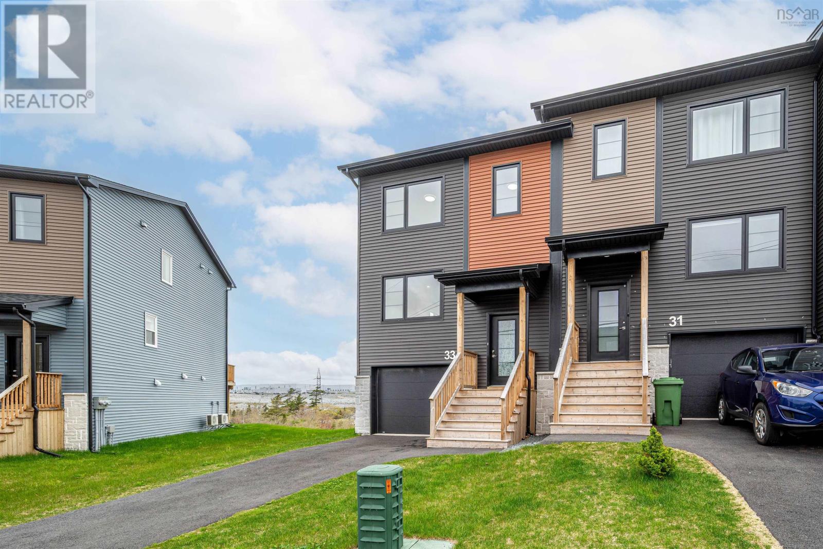 Property at 33 Flatrock Crescent image 2