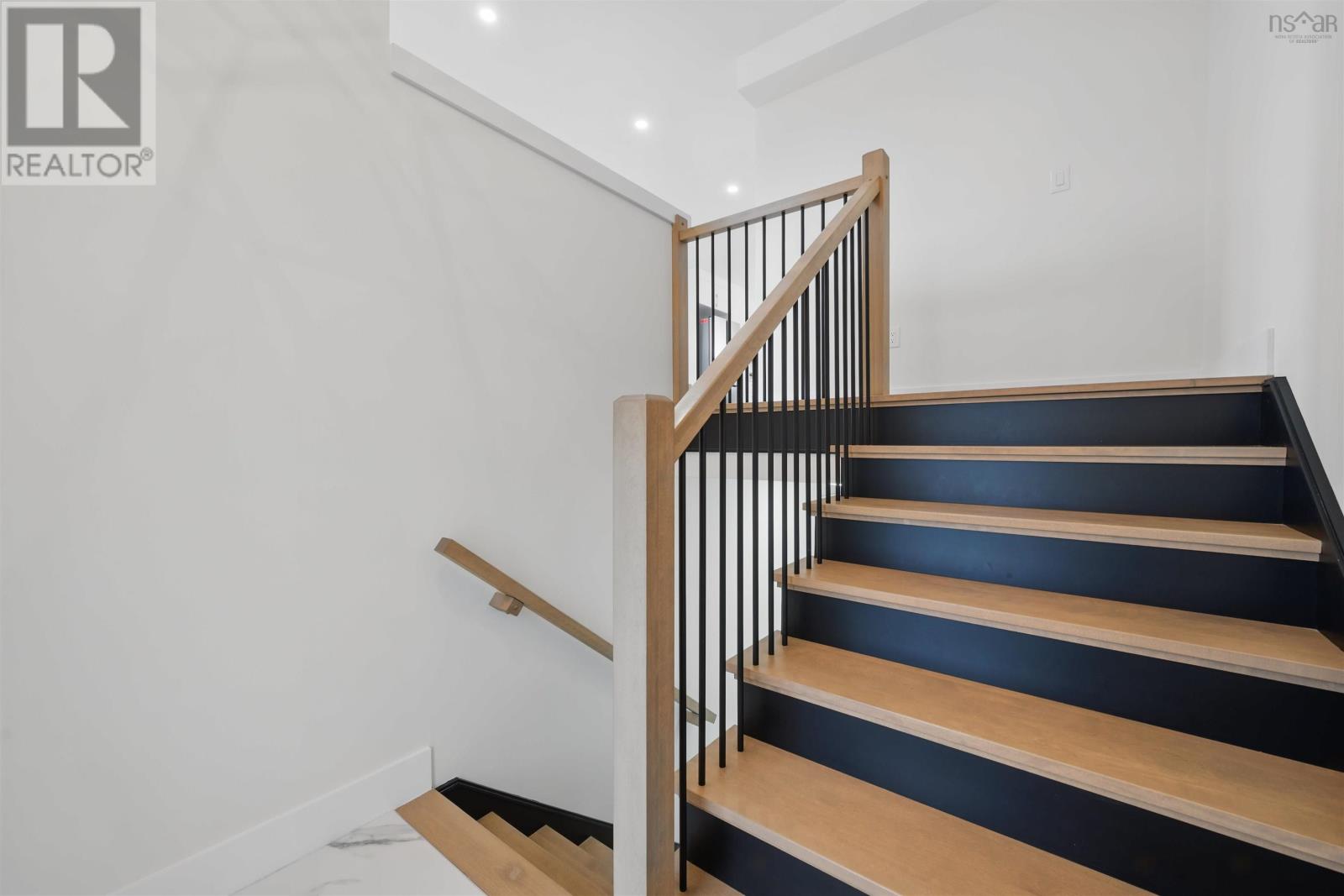 Property at 33 Flatrock Crescent image 5