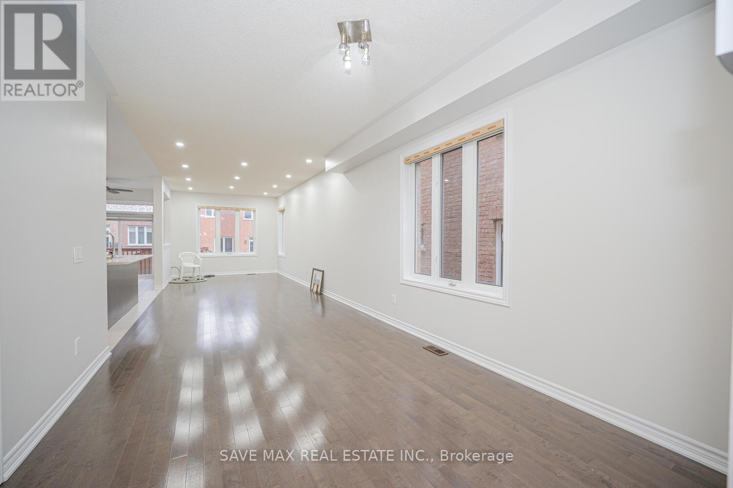 12 Losino Street, Caledon, Ontario  L7C 3N4 - Photo 5 - W12186945