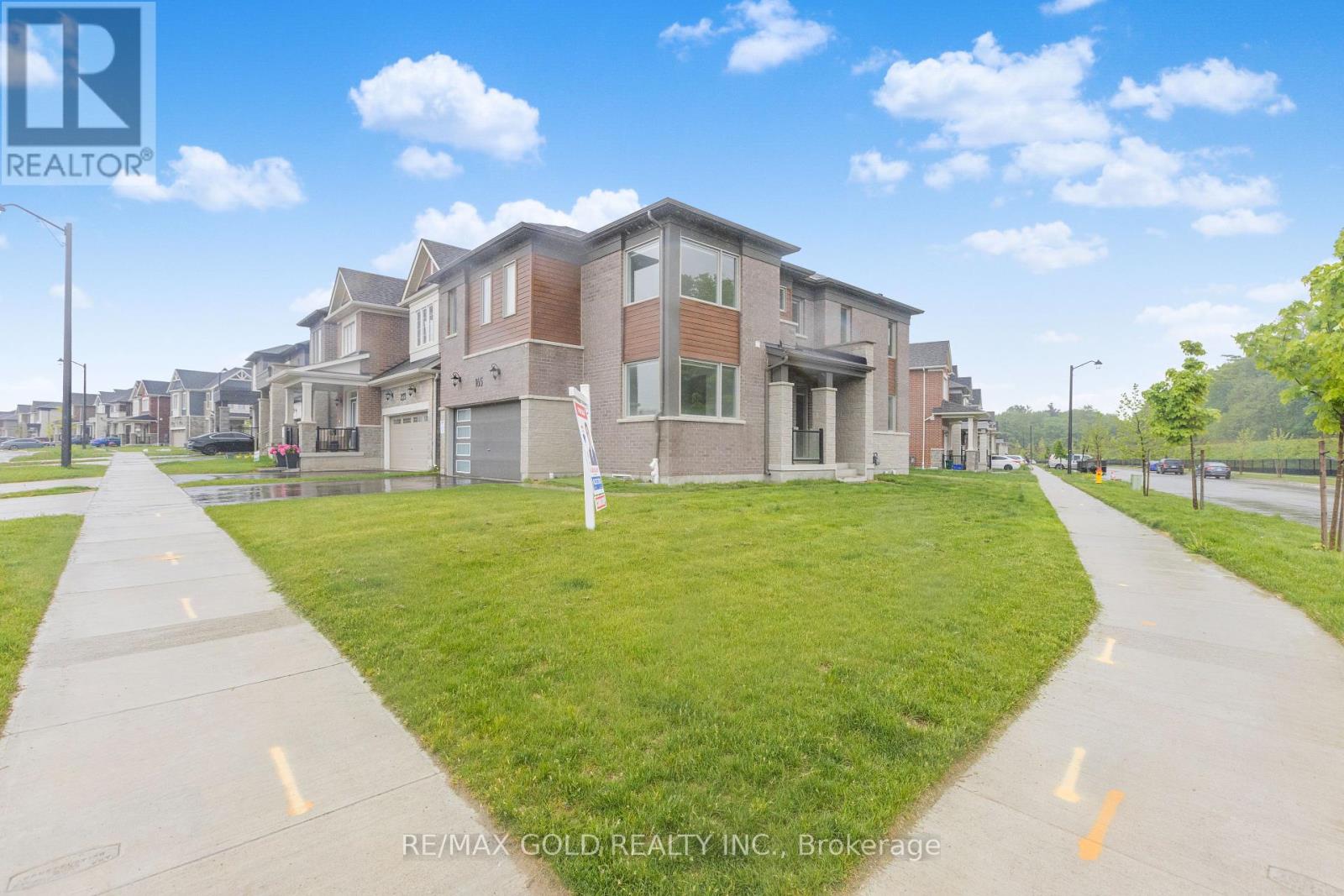 Property at 165 FORESTWALK STREET image 4