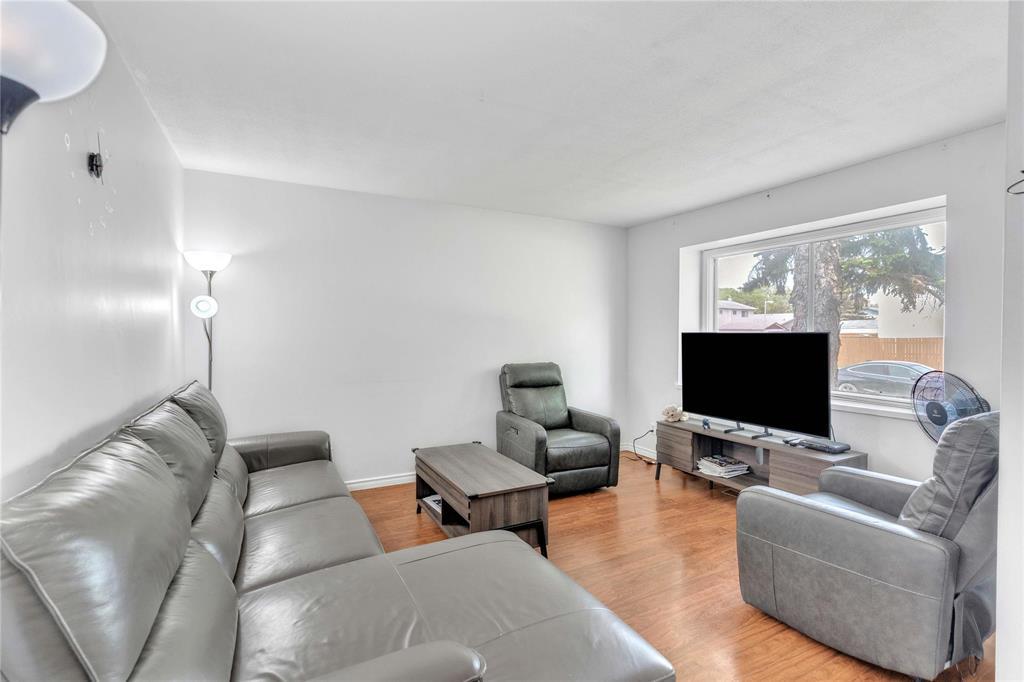 21 Wickham Road, Winnipeg, Manitoba  R2J 2L3 - Photo 7 - 202513455