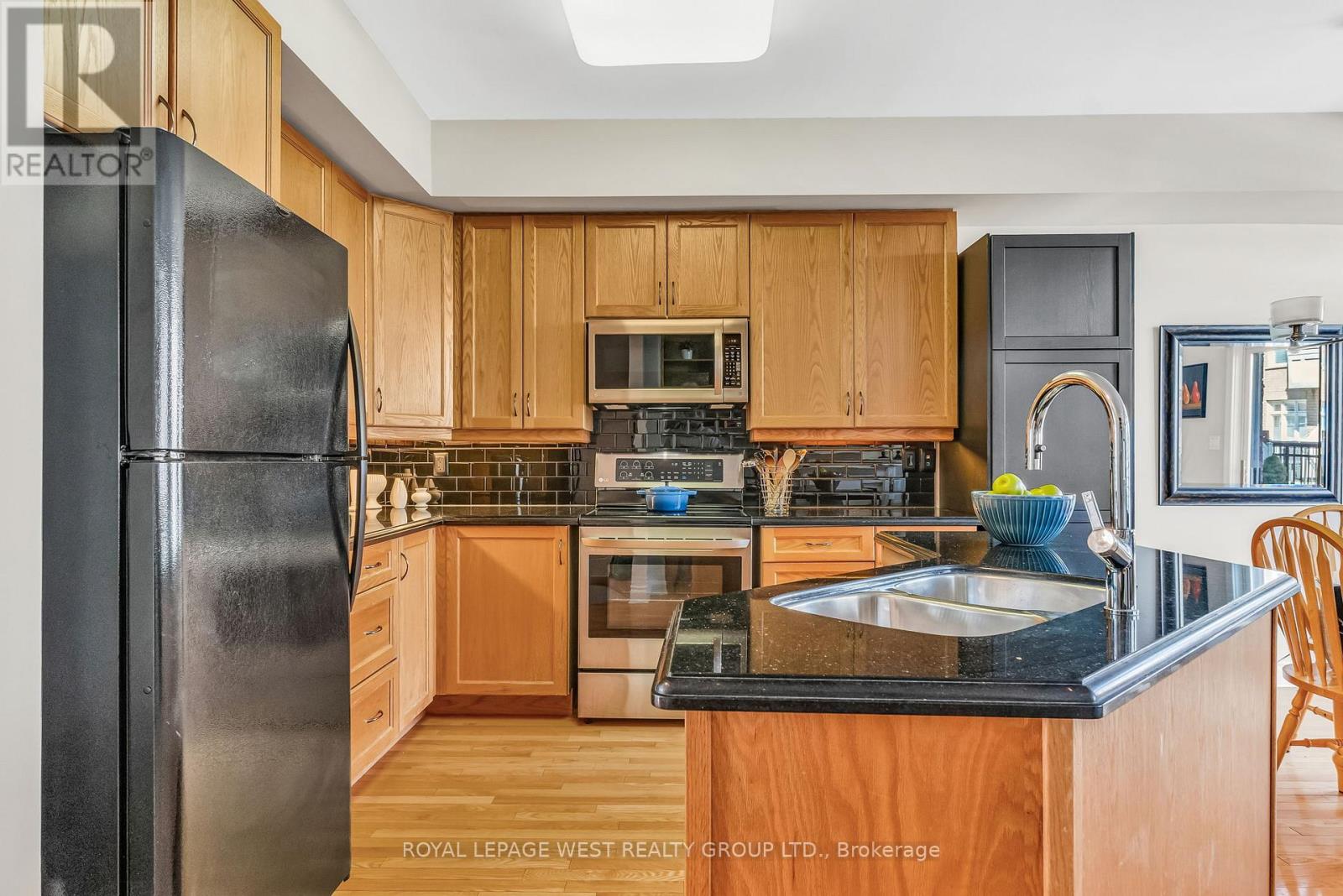 16 Yachters Lane, Toronto, Ontario  M8V 4C5 - Photo 8 - W12098709