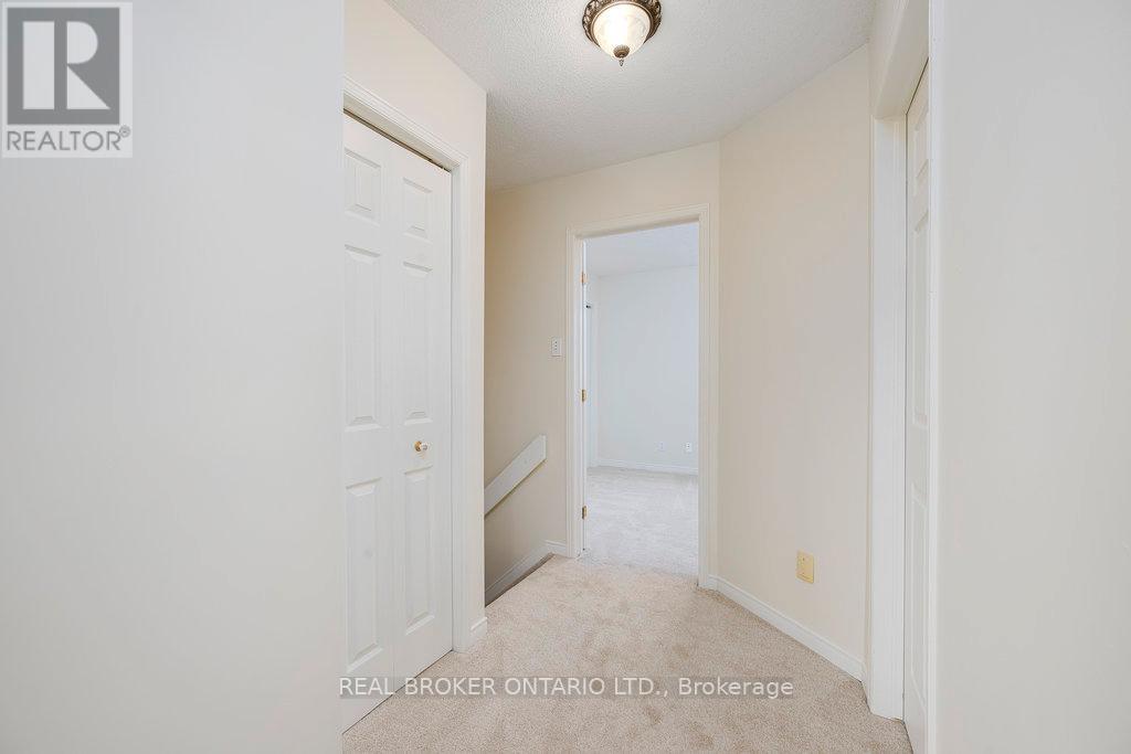 8 Drayton, Ottawa, Ontario  K1K 4R1 - Photo 17 - X12186968