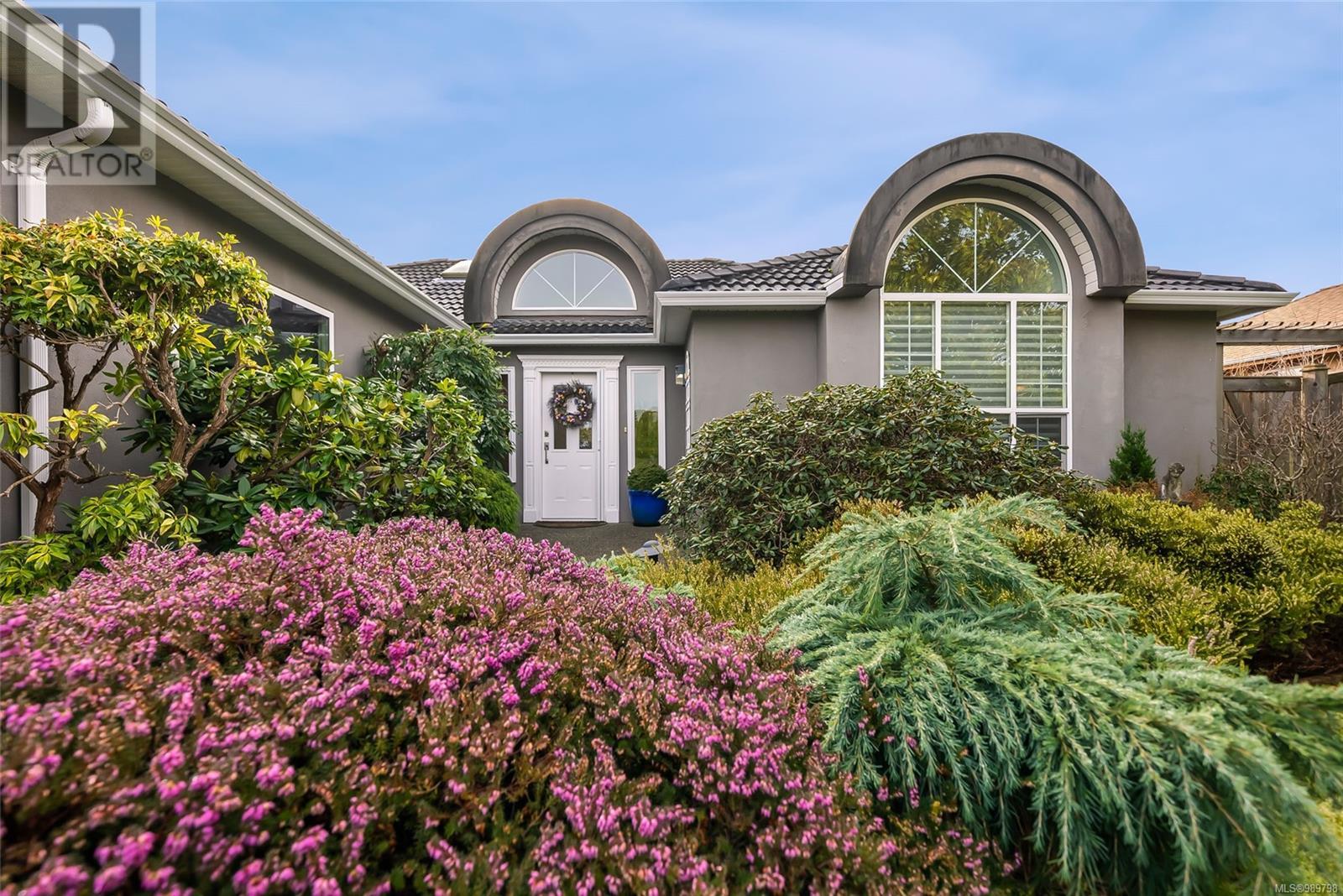 Property at 1096 Sunrise Dr image 4