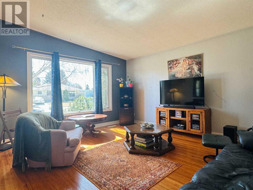 Property at 1519 16 Avenue S image 4