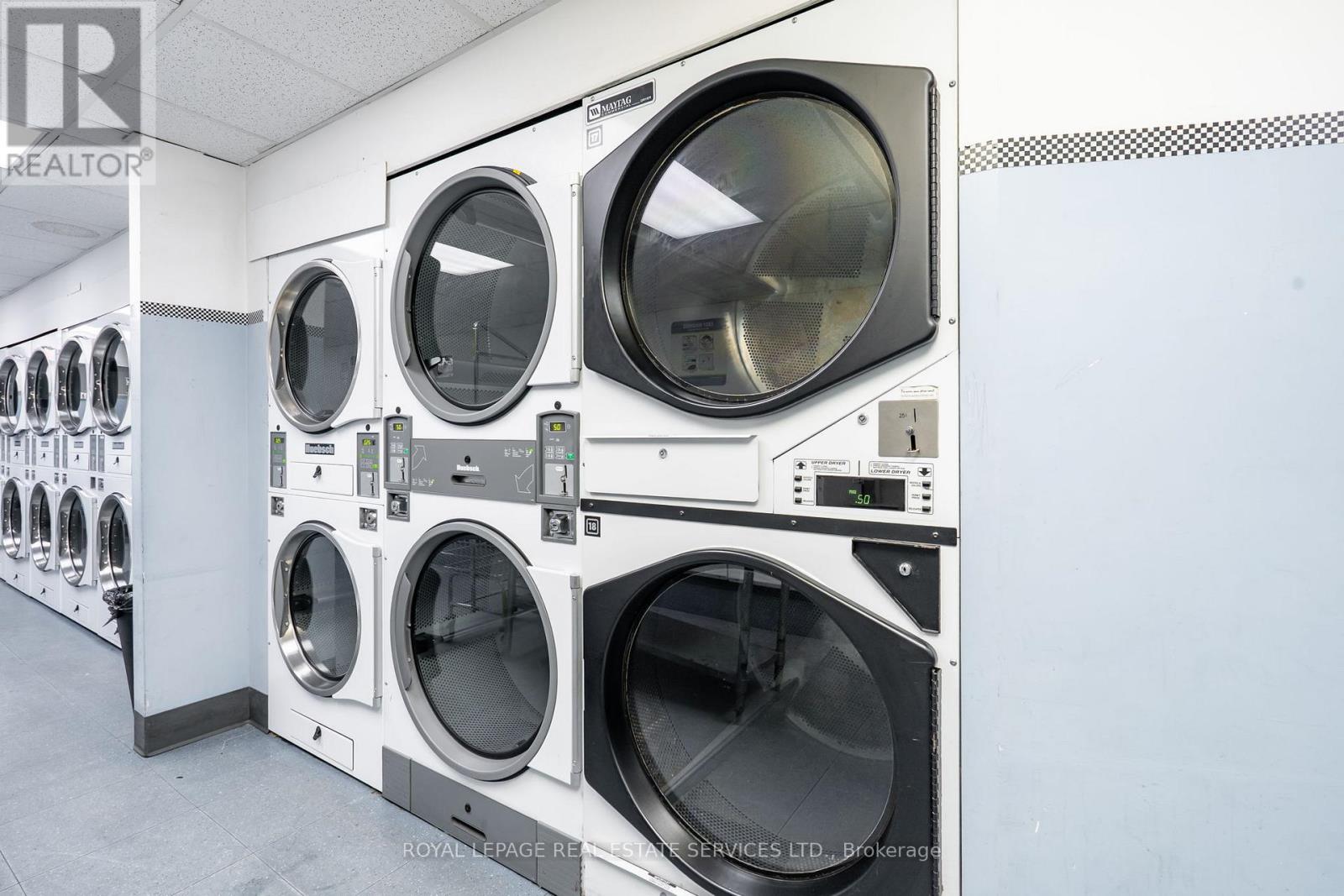 2852 Dufferin Street, Toronto (Yorkdale-Glen Park), Ontario  M6B 3S3 - Photo 15 - W12186990