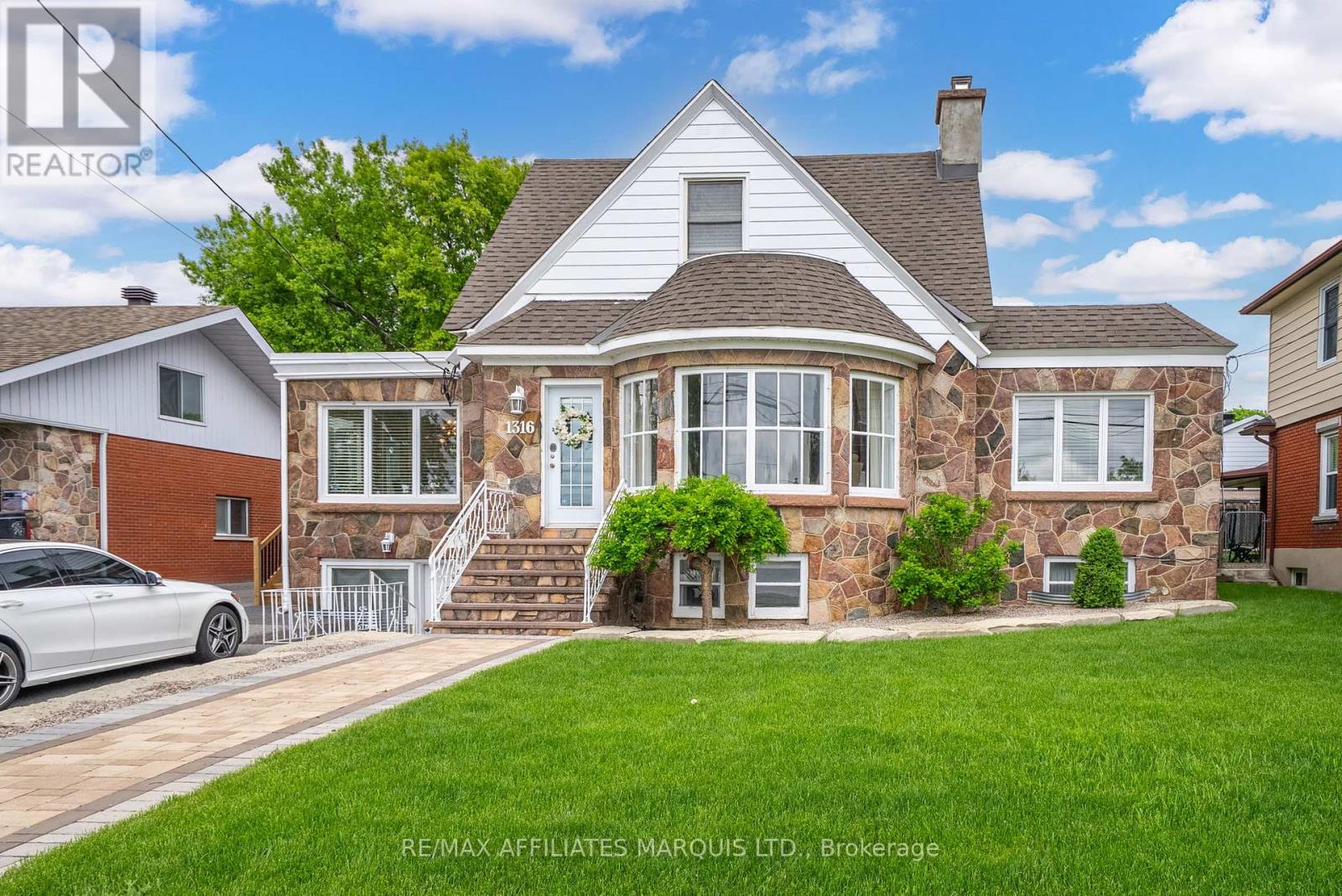 Property at 1316 MONTREAL ROAD image 2