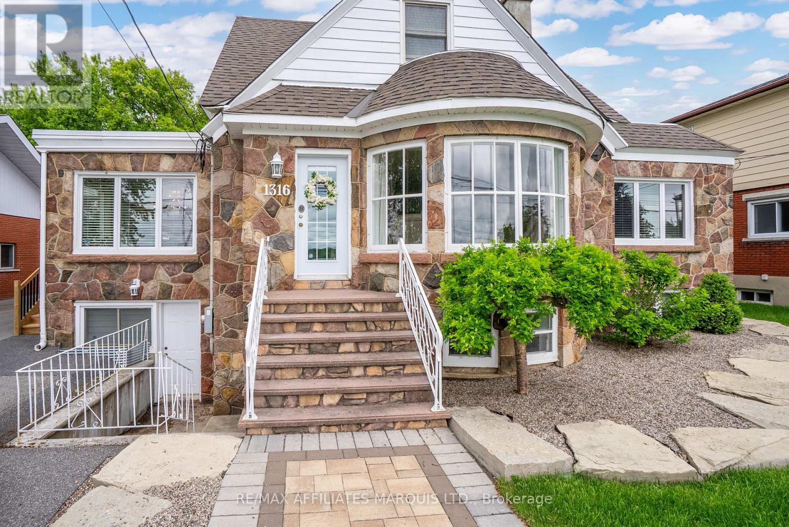 Property at 1316 MONTREAL ROAD image 3