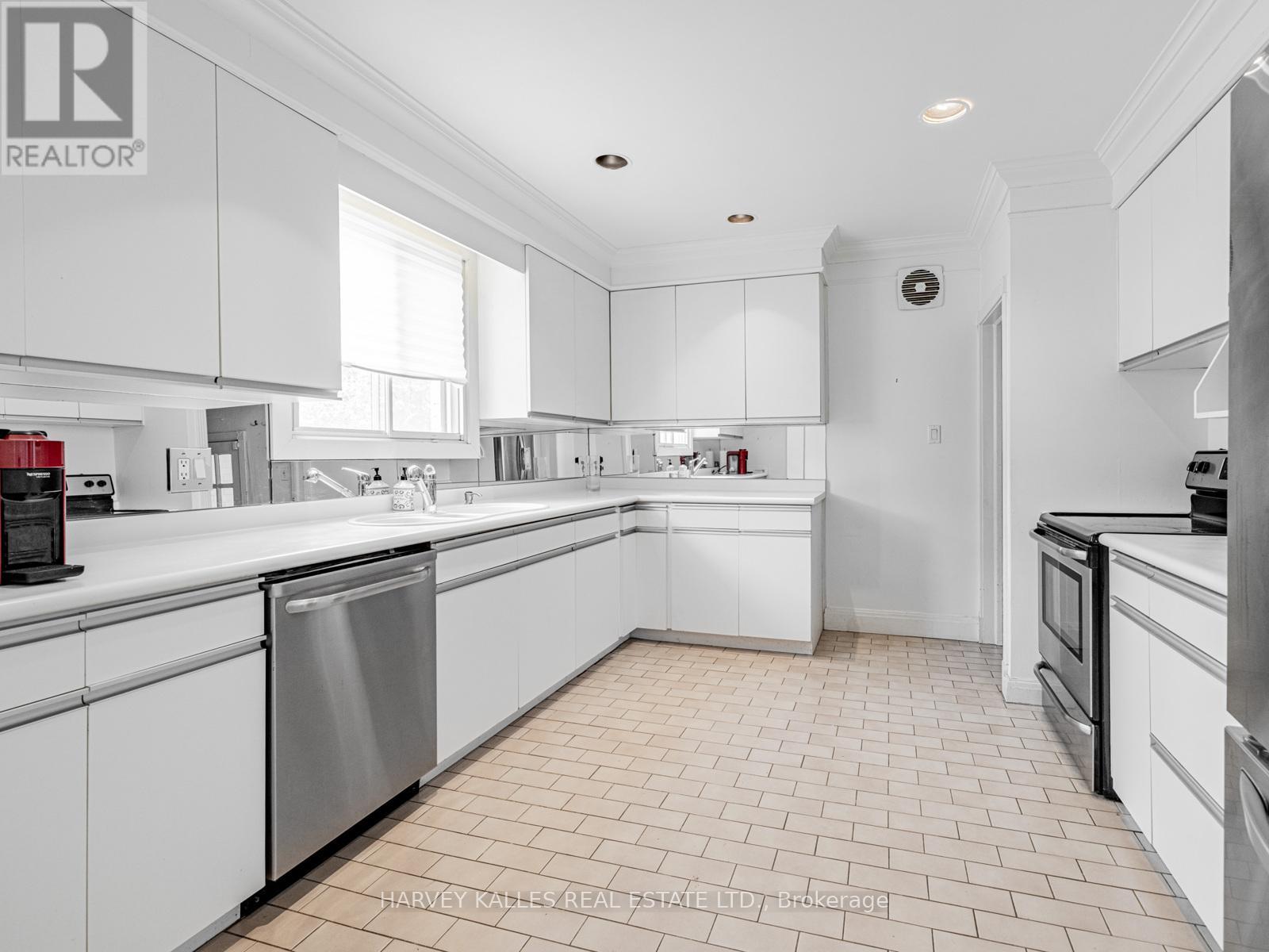 2 Silverwood Avenue, Toronto, Ontario  M5P 1W4 - Photo 19 - C12110841