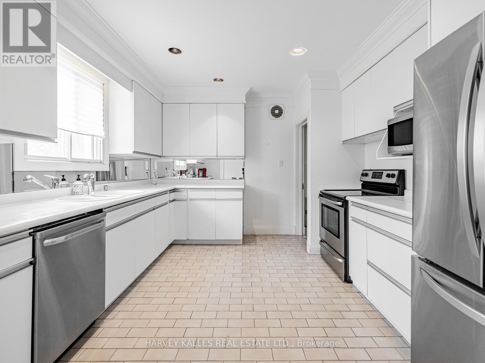 2 Silverwood Avenue, Toronto, Ontario  M5P 1W4 - Photo 20 - C12110841