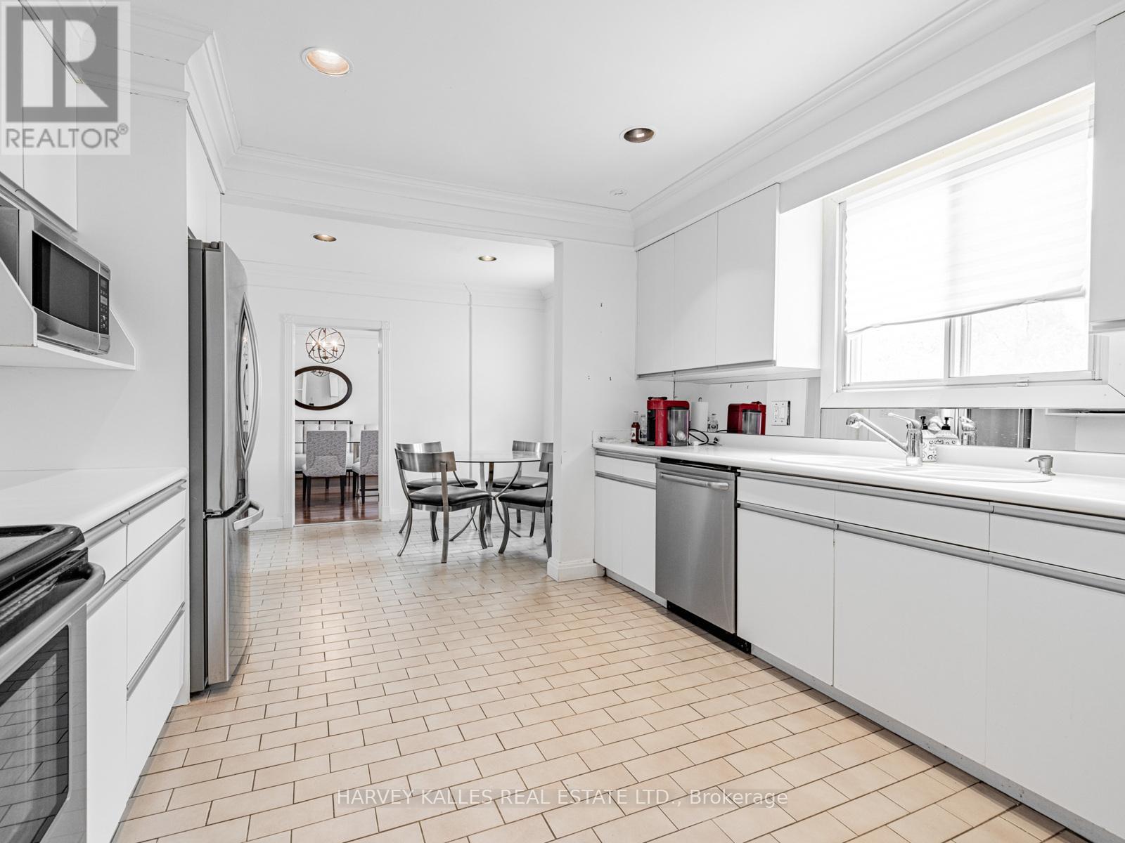2 Silverwood Avenue, Toronto, Ontario  M5P 1W4 - Photo 16 - C12110841