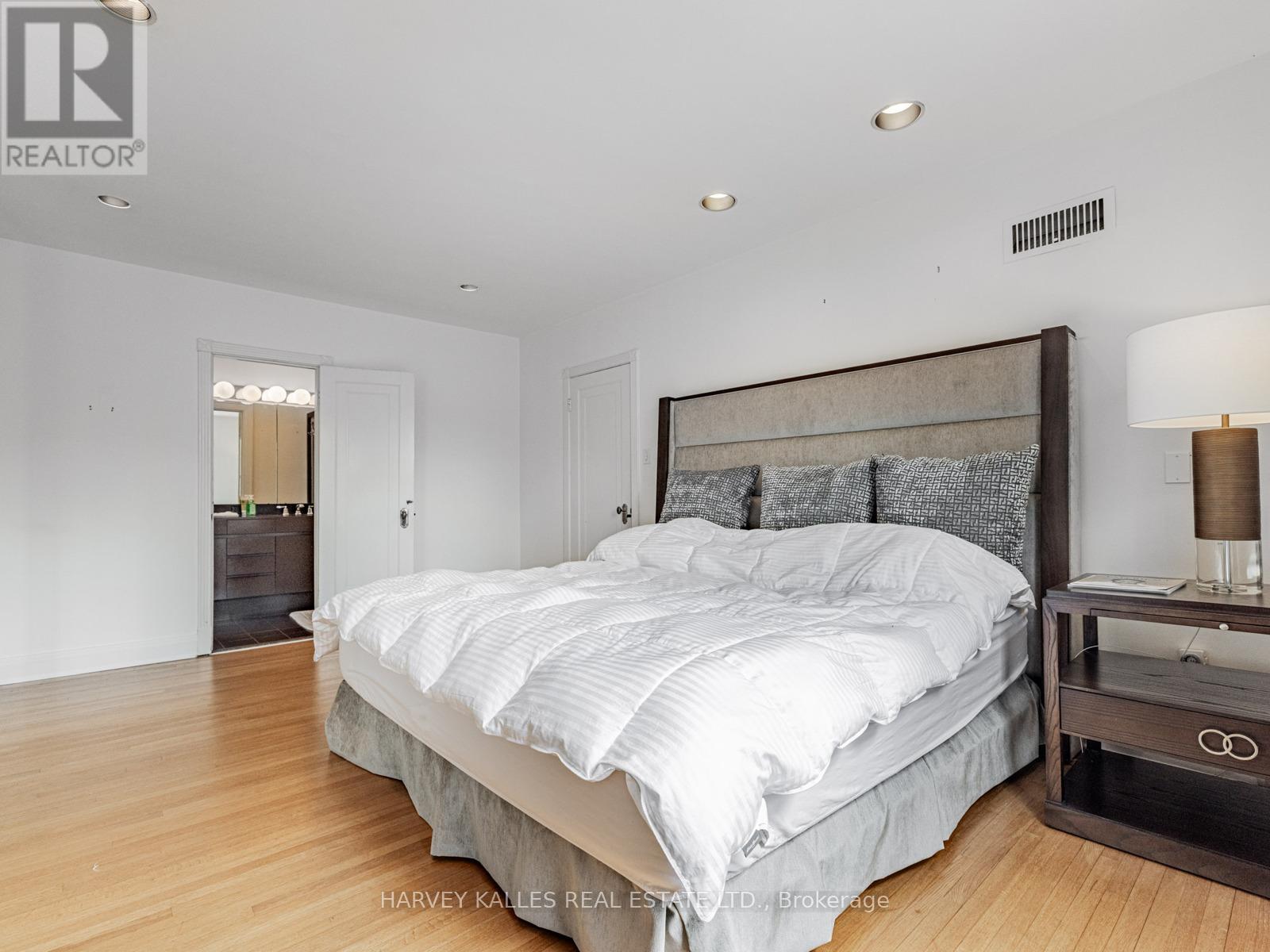 2 Silverwood Avenue, Toronto, Ontario  M5P 1W4 - Photo 30 - C12110841