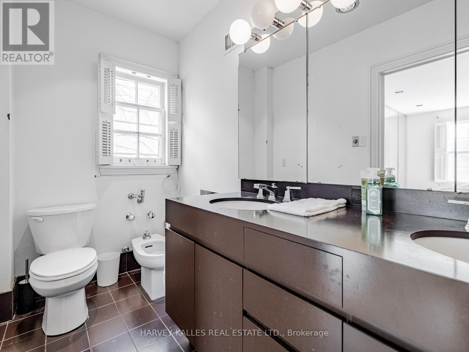 2 Silverwood Avenue, Toronto, Ontario  M5P 1W4 - Photo 32 - C12110841