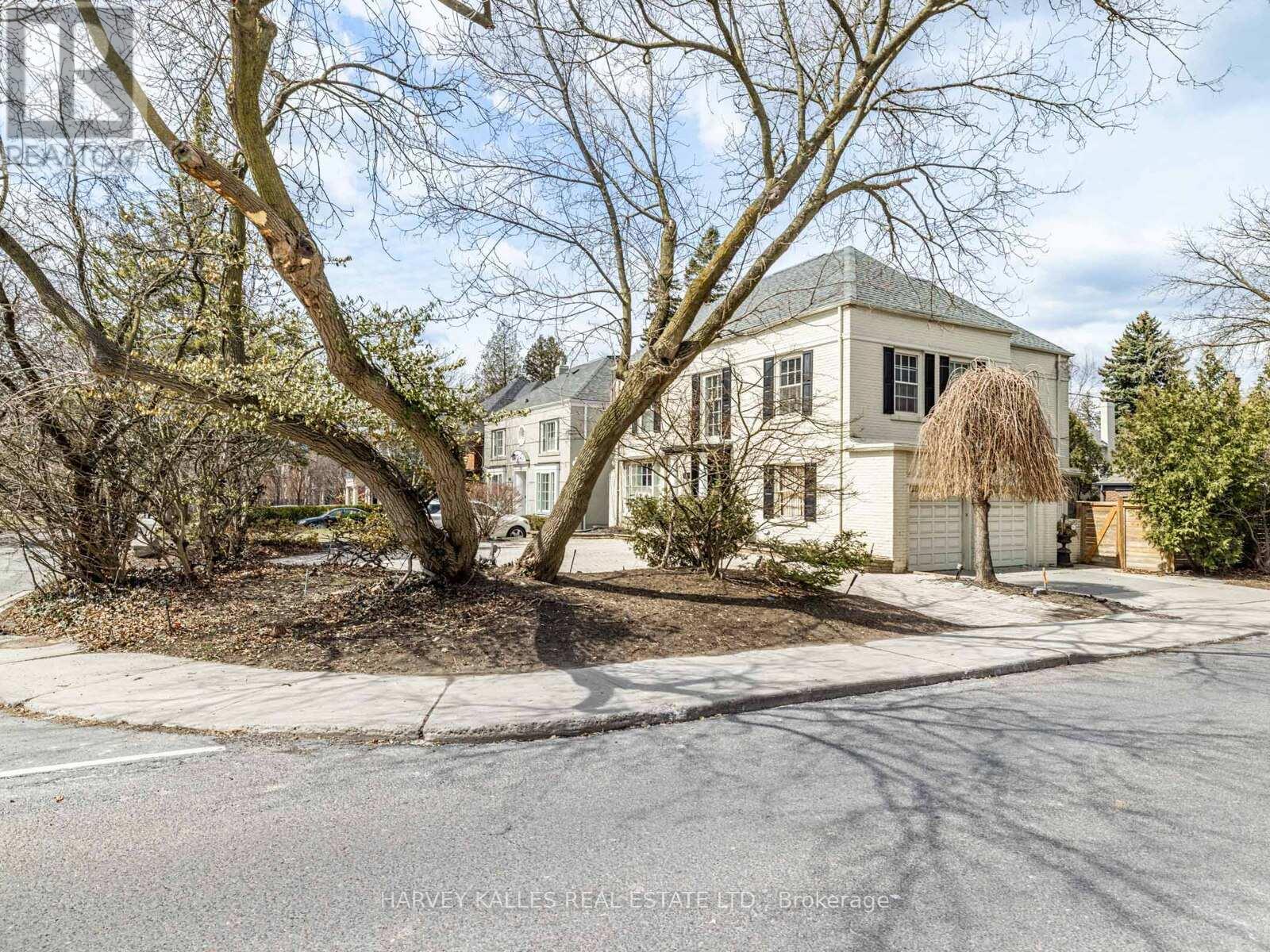 2 Silverwood Avenue, Toronto, Ontario  M5P 1W4 - Photo 7 - C12110841