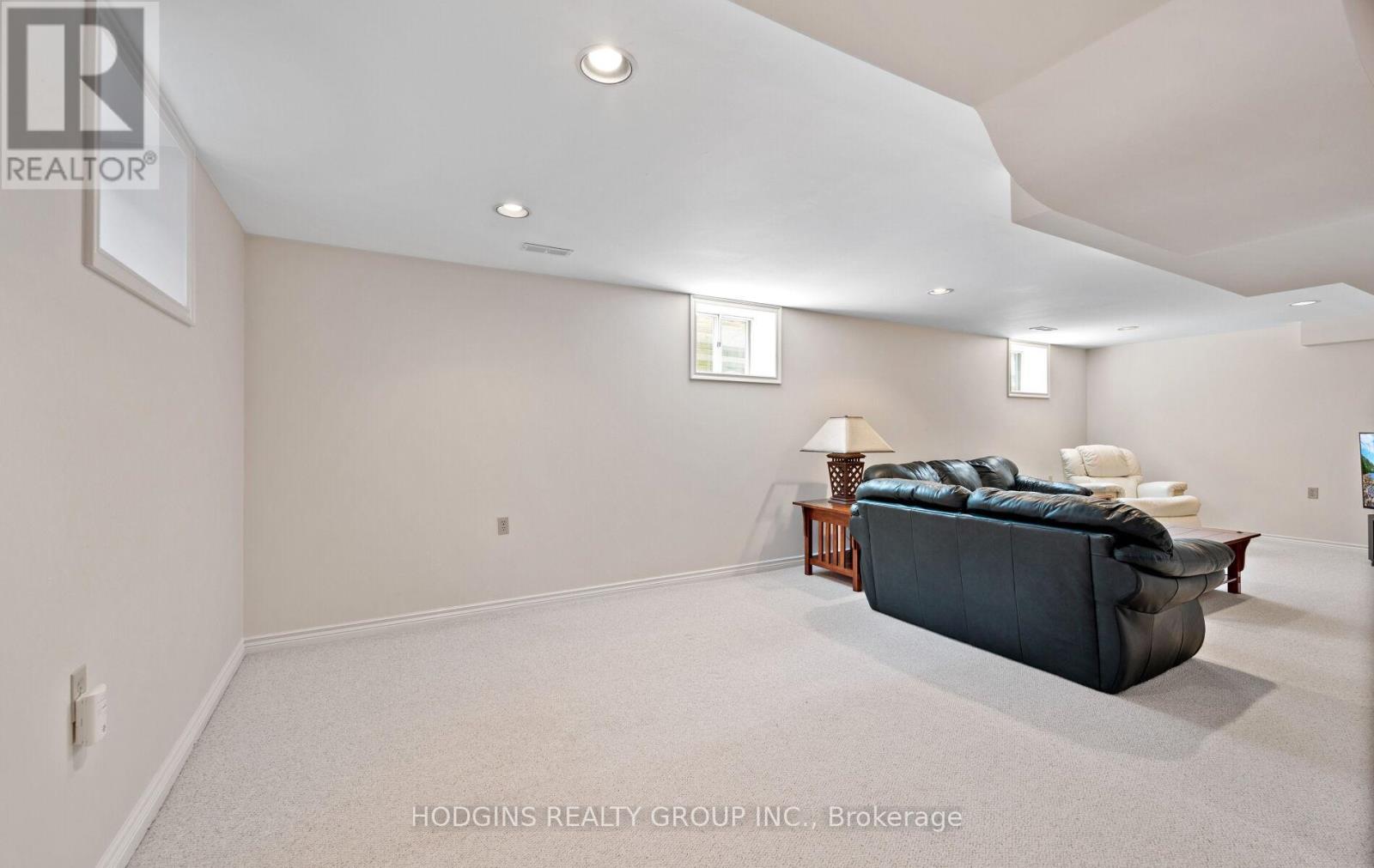 2547 King Richard's Place, Mississauga, Ontario  L5K 2H5 - Photo 30 - W12148396