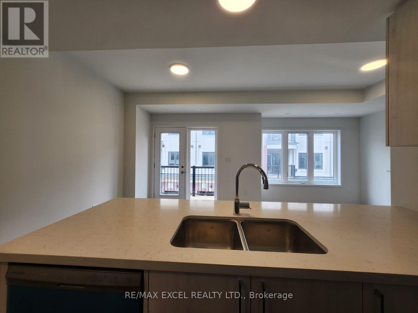 119 Matawin Lane, Richmond Hill, Ontario  L4B 0H7 - Photo 6 - N12187038