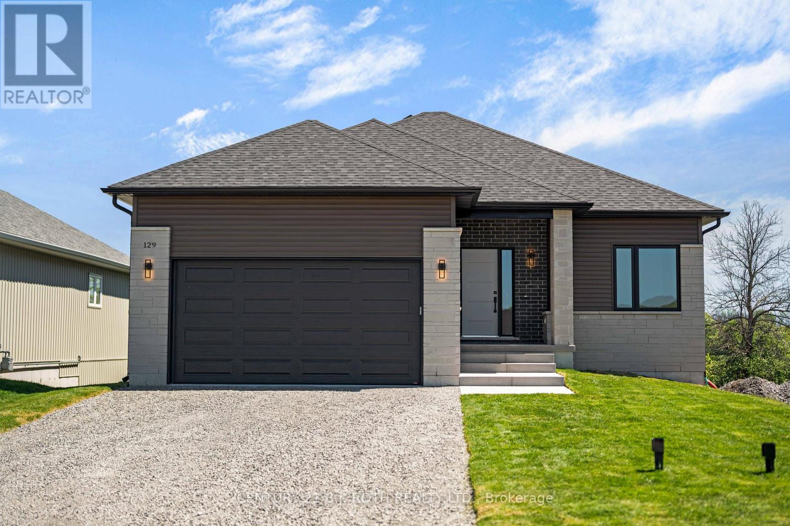 129 Brandon Avenue, Severn, Ontario  L0K 1E0 - Photo 2 - S12187006
