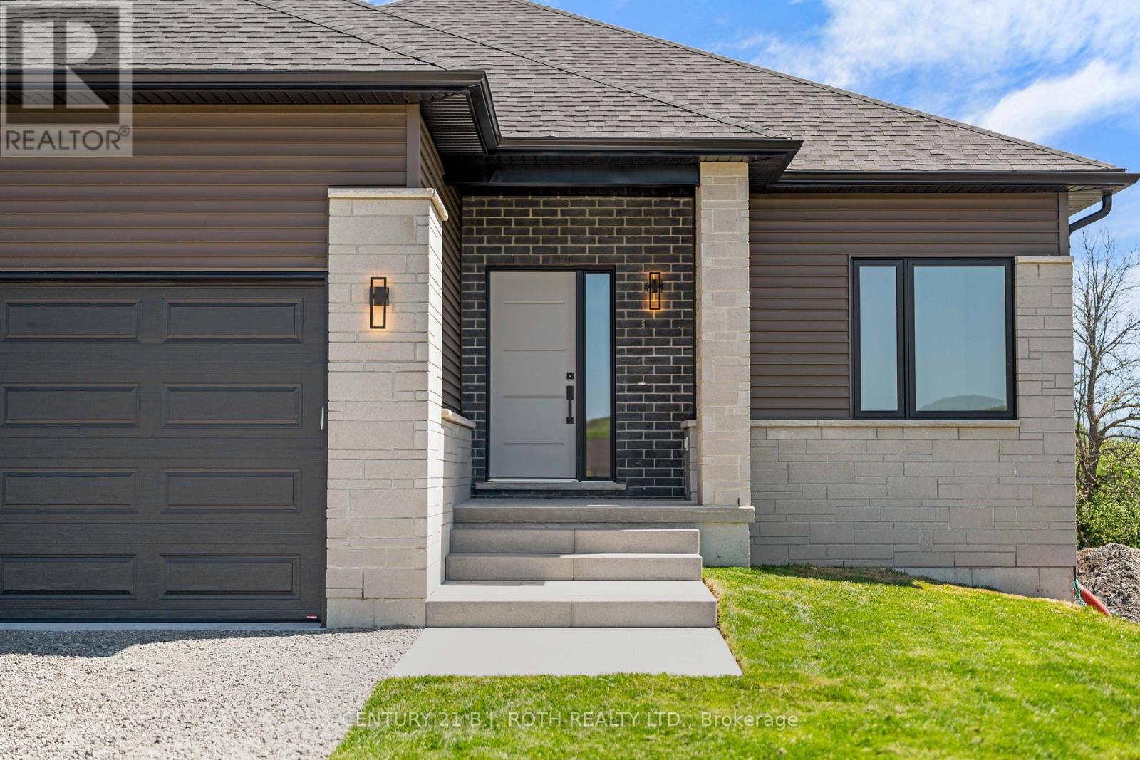 129 Brandon Avenue, Severn, Ontario  L0K 1E0 - Photo 3 - S12187006