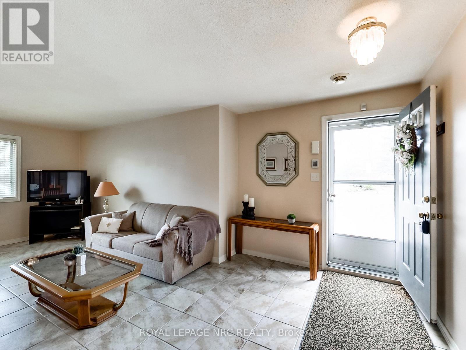 4 - 897 Stone Church Road E, Hamilton, Ontario  L8W 1B2 - Photo 3 - X12187042