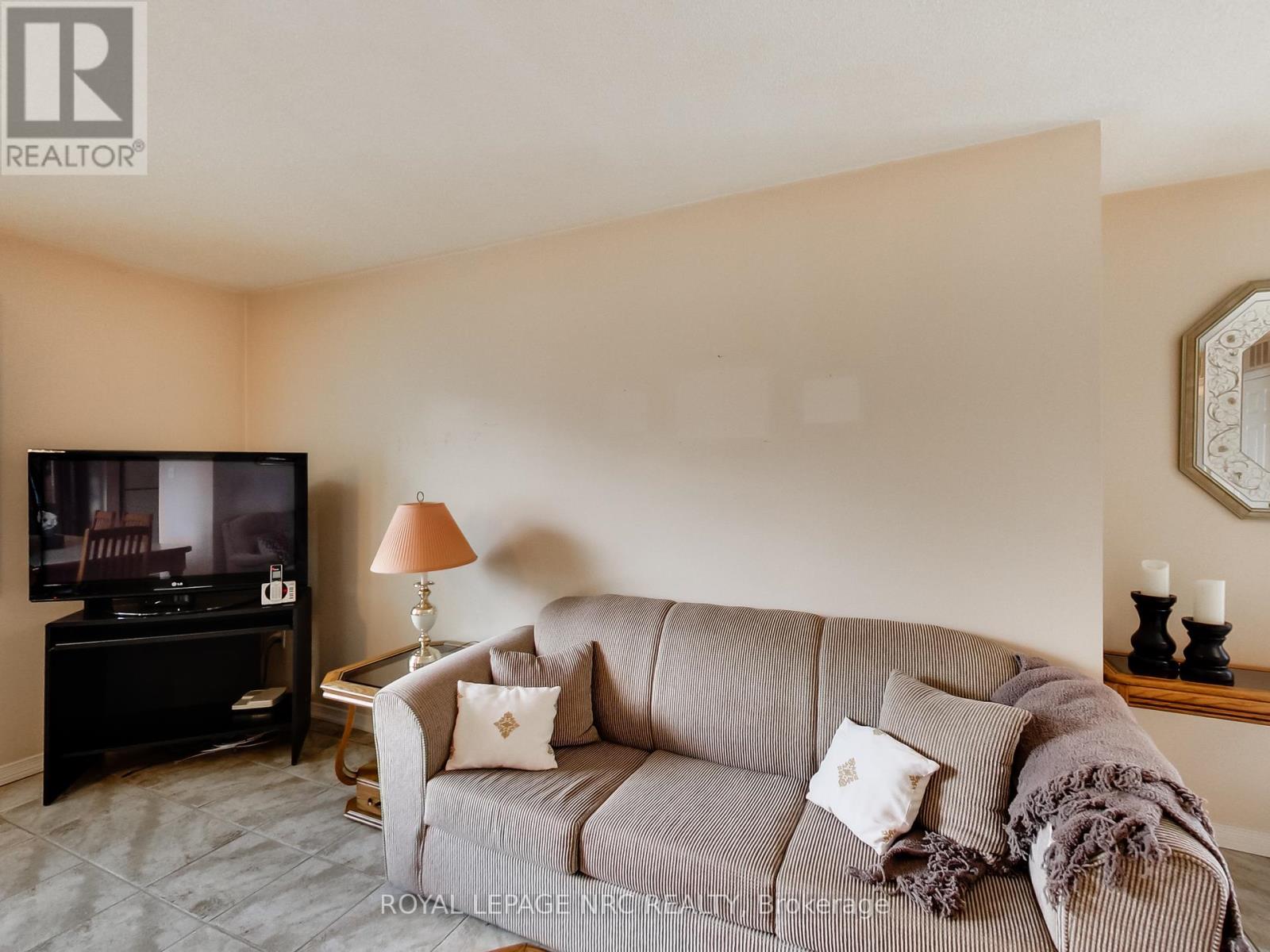 4 - 897 Stone Church Road E, Hamilton, Ontario  L8W 1B2 - Photo 6 - X12187042