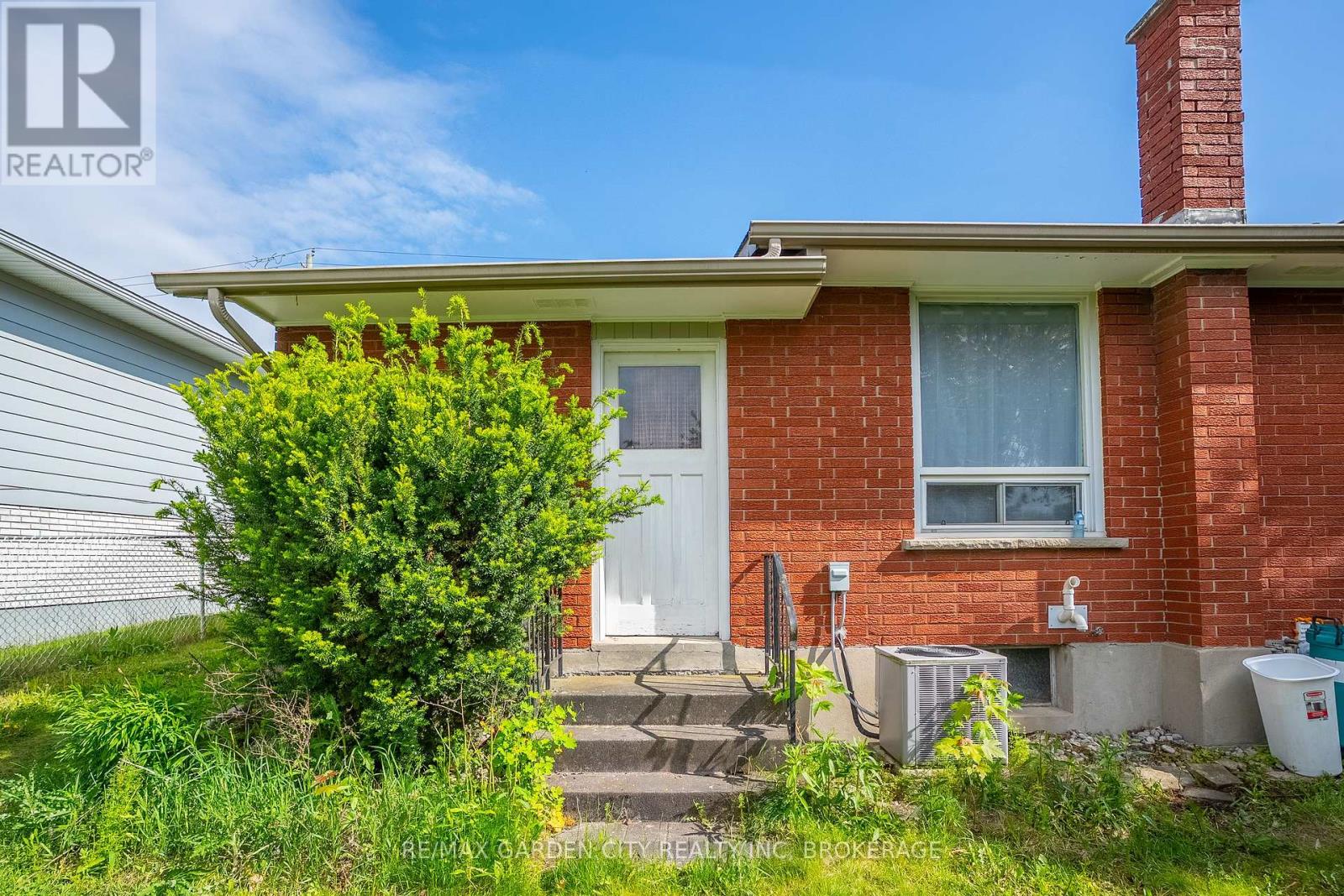 180 St. Davids Road, St. Catharines, Ontario  L2T 1R3 - Photo 7 - X12187054