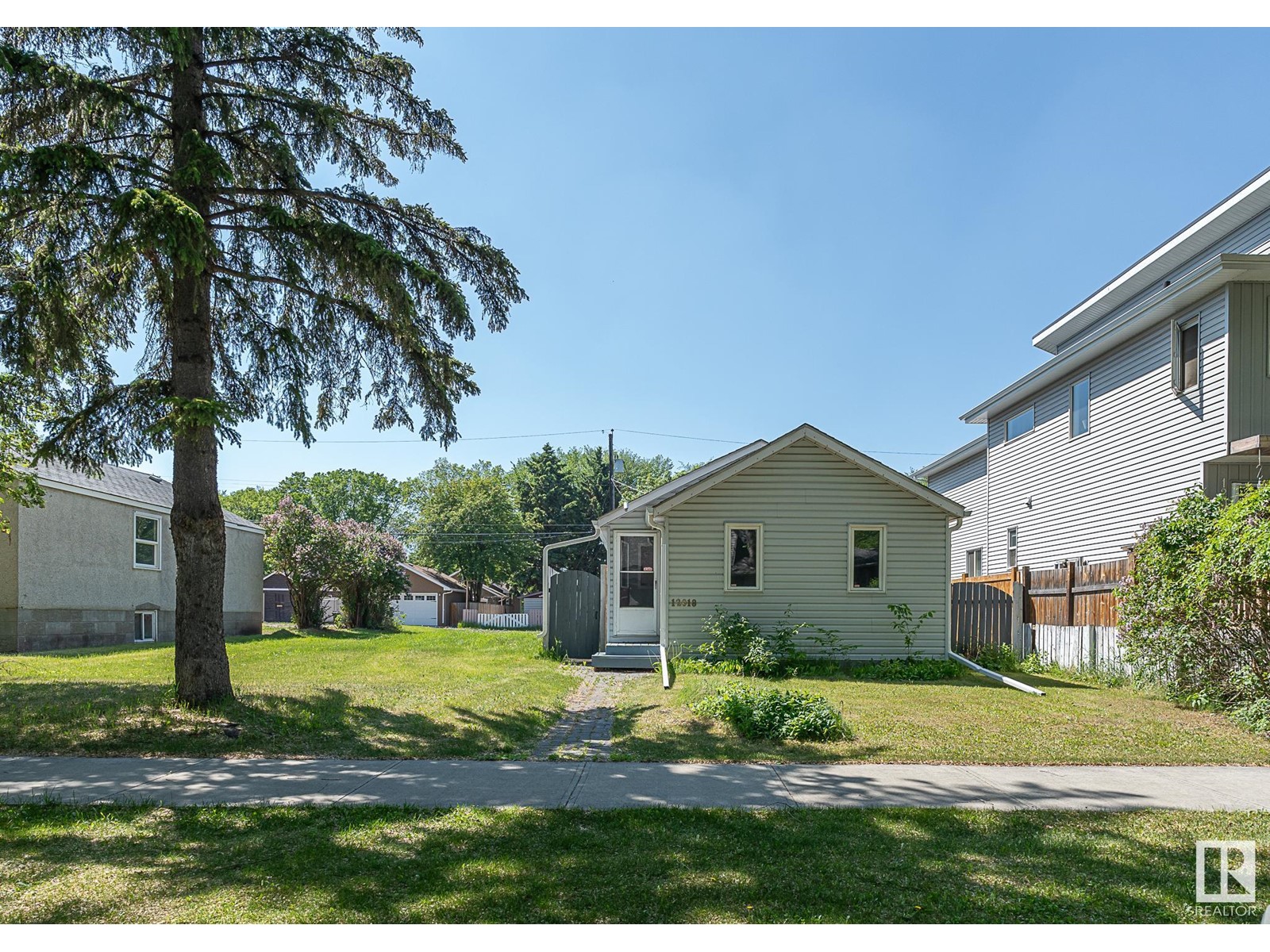 Property at 12018 62 ST NW image 1