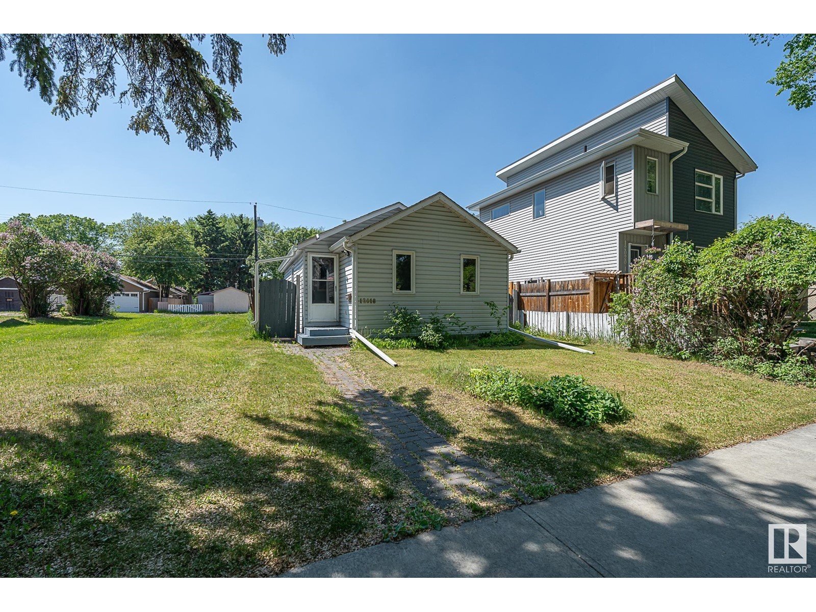 Property at 12018 62 ST NW image 2