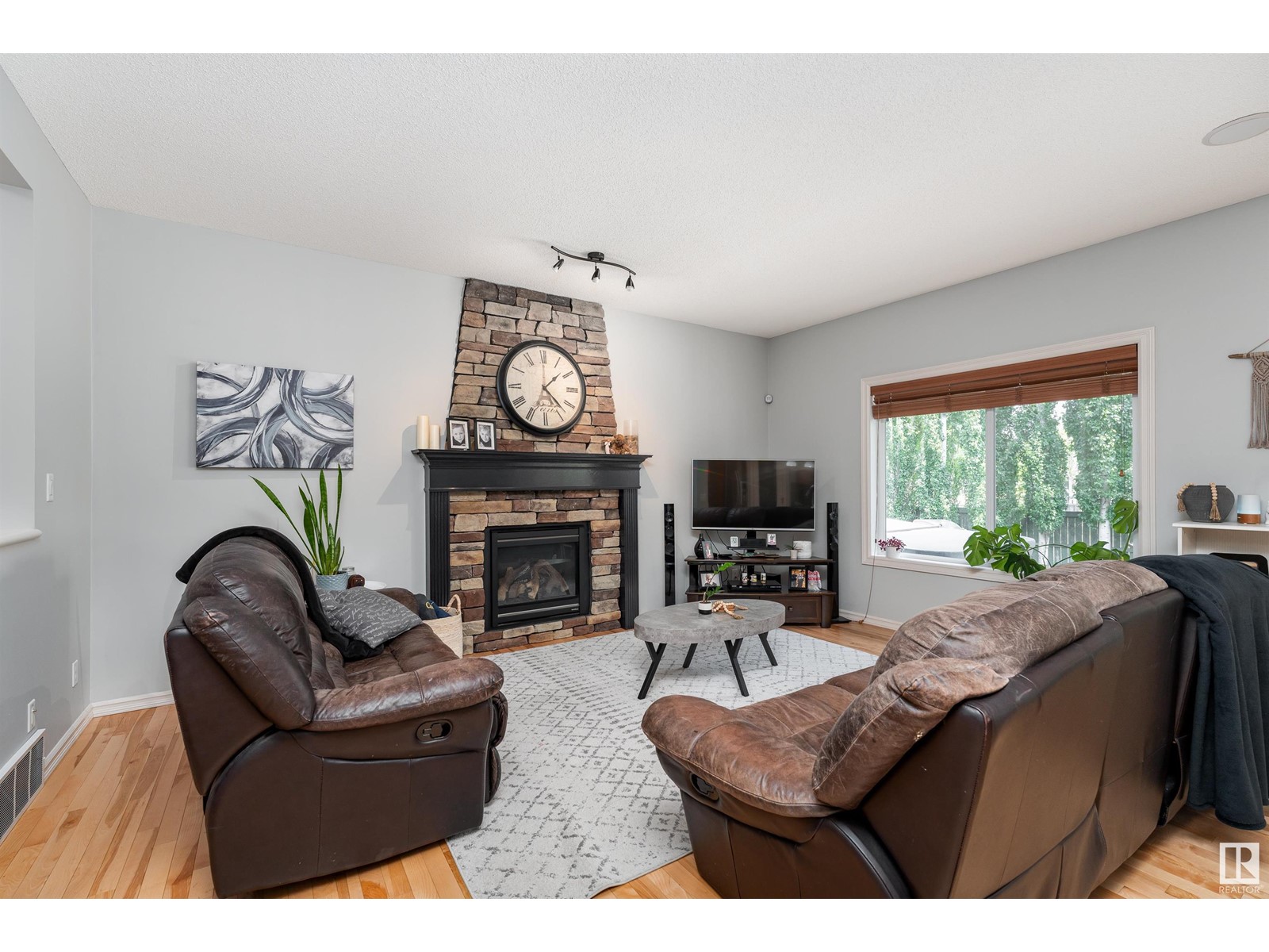 Property at 57 WHISTLER PL image 5
