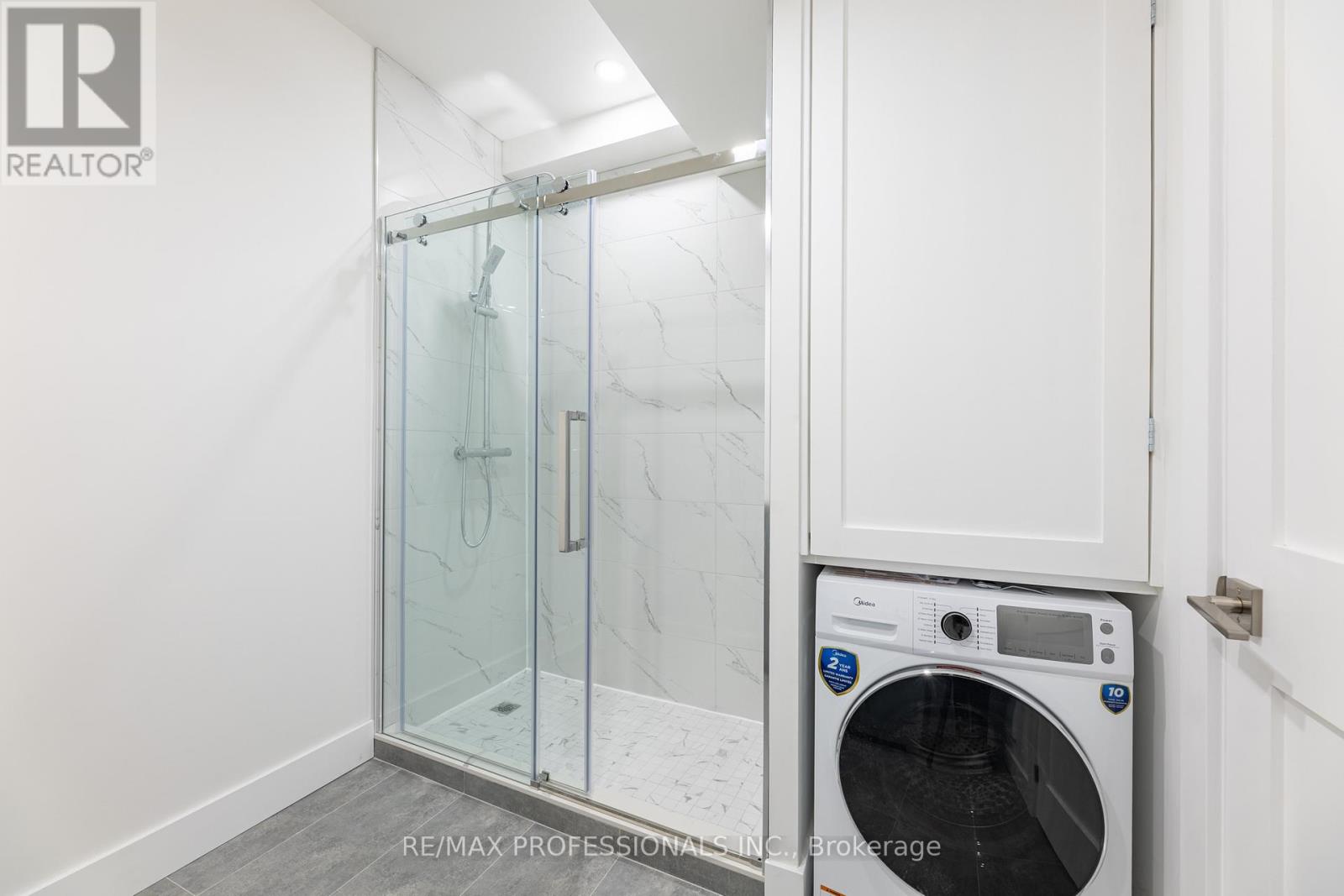 B - 130 Jane Street, Toronto, Ontario  M6S 3Y6 - Photo 15 - W12187051