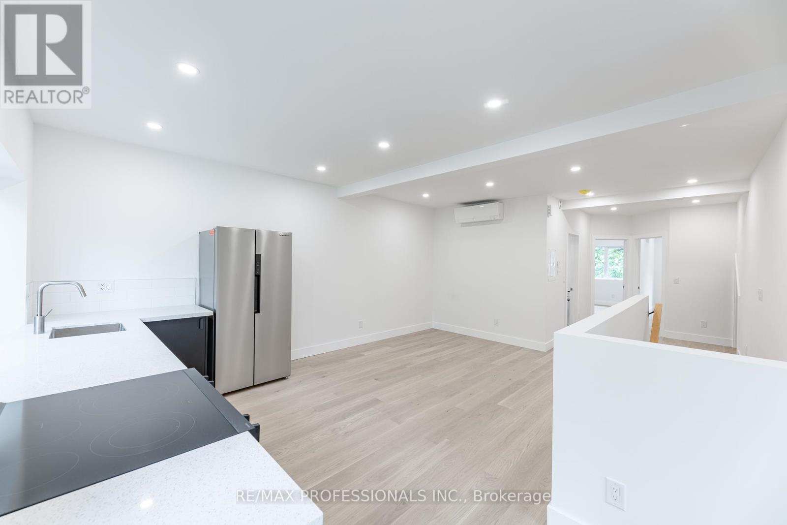 B - 130 Jane Street, Toronto, Ontario  M6S 3Y6 - Photo 6 - W12187051