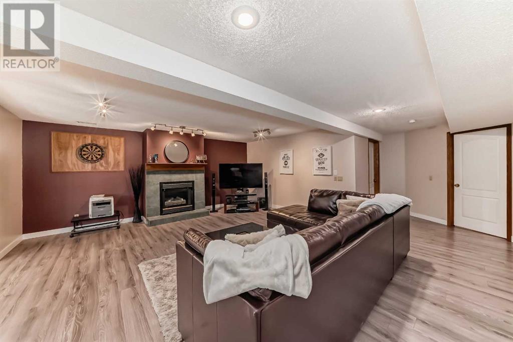11 Hawkmount Heights Nw, Calgary, Alberta  T3G 3S4 - Photo 24 - A2215959