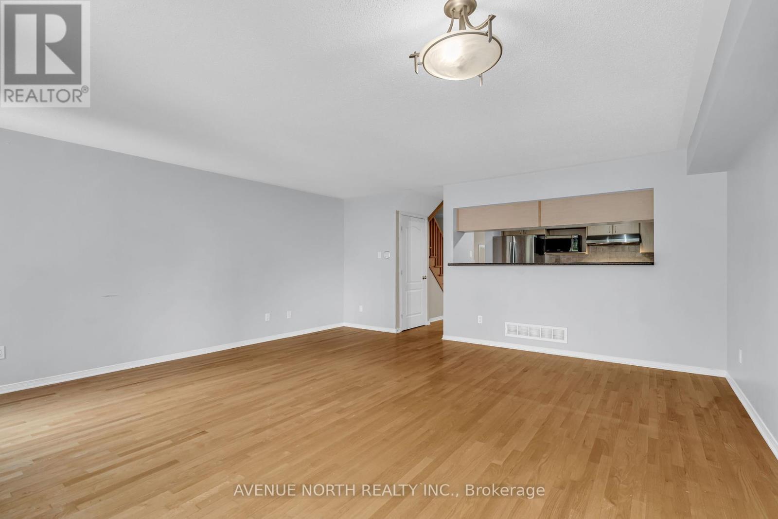 352 Freedom Private, Ottawa, Ontario  K1G 6W4 - Photo 14 - X12187079