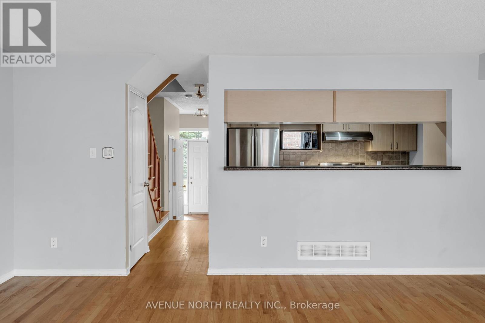 352 Freedom Private, Ottawa, Ontario  K1G 6W4 - Photo 15 - X12187079