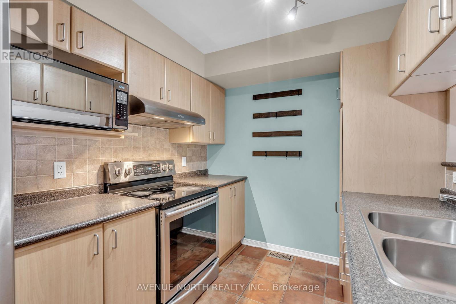352 Freedom Private, Ottawa, Ontario  K1G 6W4 - Photo 8 - X12187079