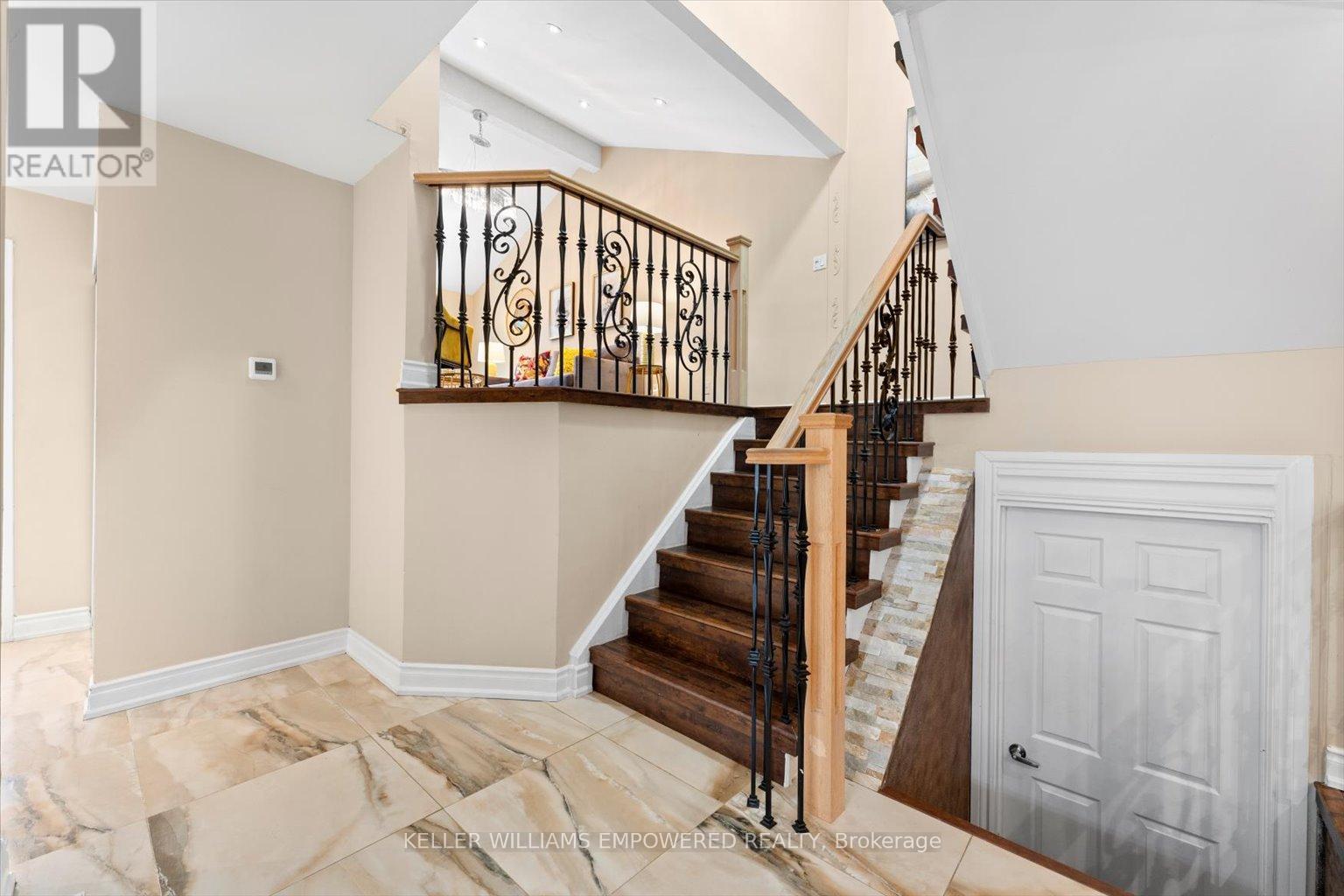 197 Stephen Street, Richmond Hill, Ontario  L4C 5N9 - Photo 7 - N12187073