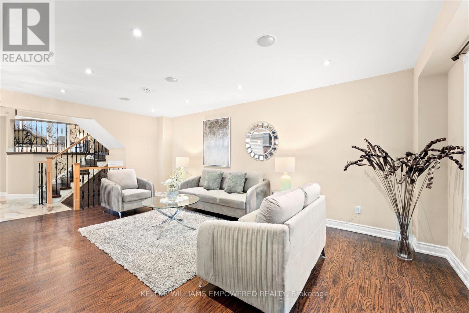 Main & Upper - 197 Stephen Street, Richmond Hill, Ontario  L4C 5N9 - Photo 17 - N12187075