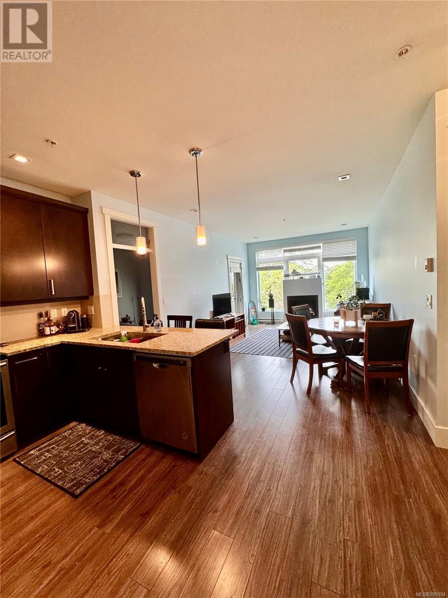 309 982 Mckenzie Ave, Saanich, British Columbia  V8X 3G7 - Photo 4 - 999994