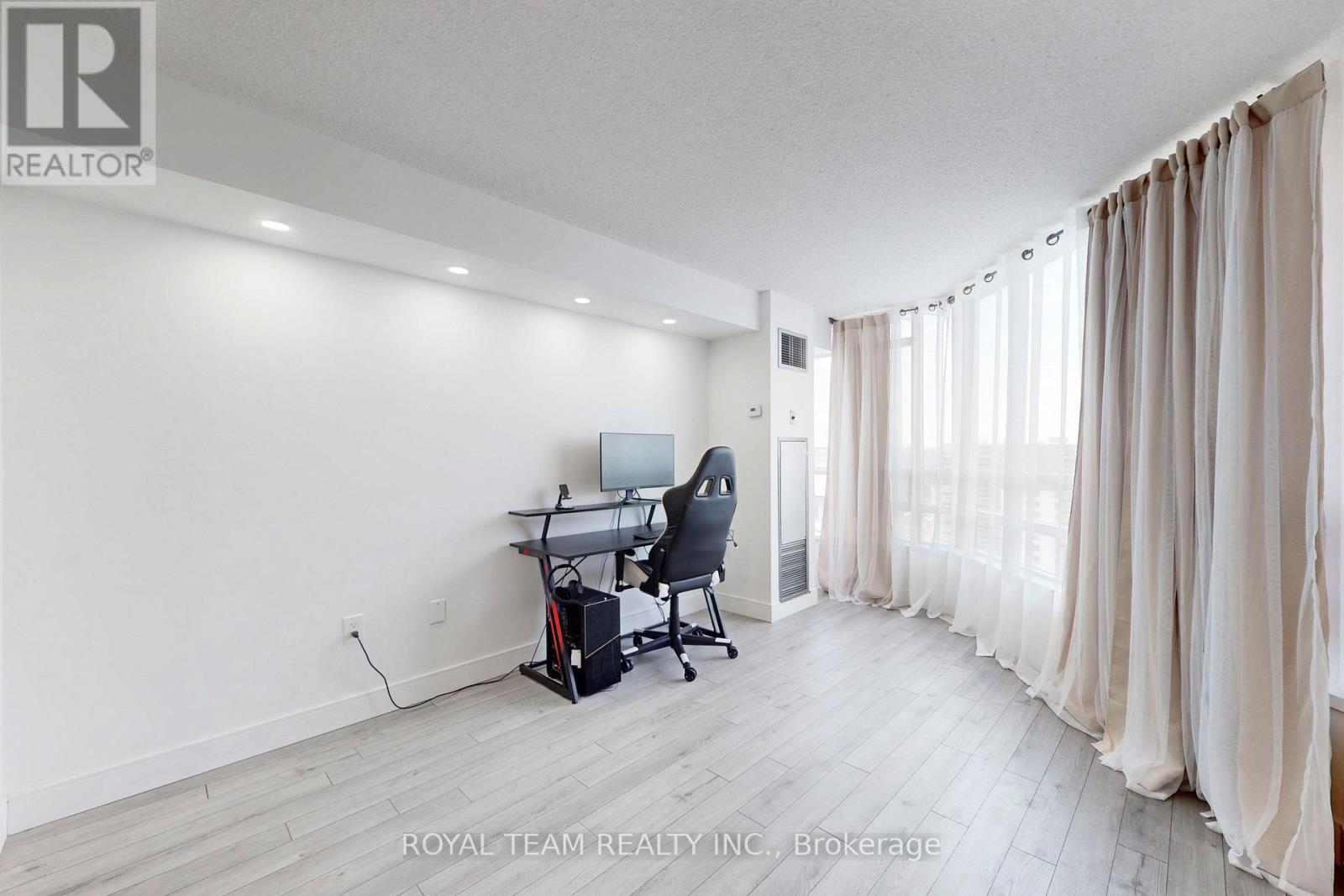 1403 - 75 King Street E, Mississauga, Ontario  L5A 4G5 - Photo 14 - W12187088