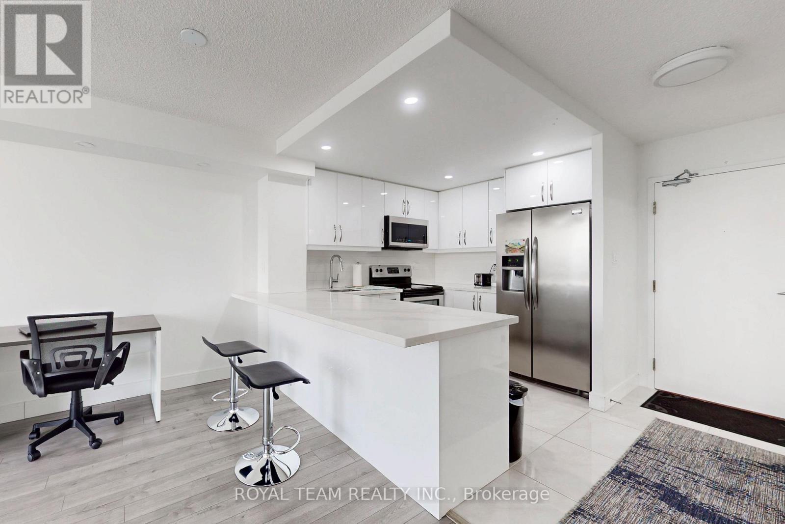 1403 - 75 King Street E, Mississauga, Ontario  L5A 4G5 - Photo 3 - W12187088
