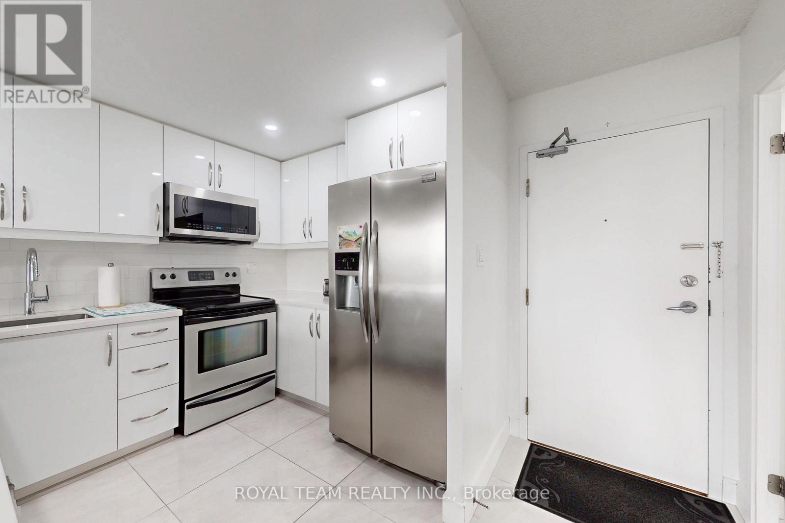 1403 - 75 King Street E, Mississauga, Ontario  L5A 4G5 - Photo 6 - W12187088