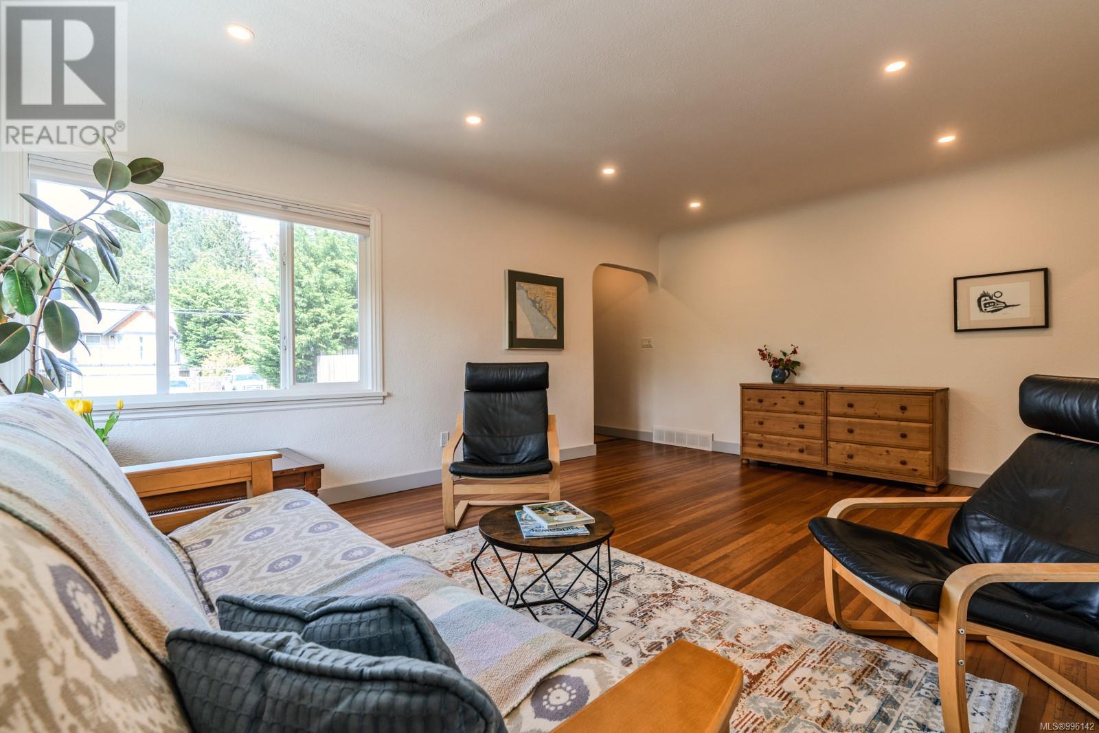 Property at 391 Seventh St image 4