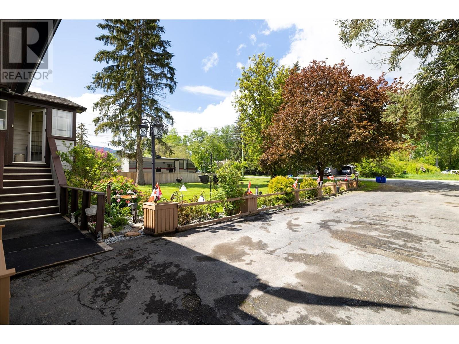 170 Whitevale Road, Lumby, BC V0E2G7