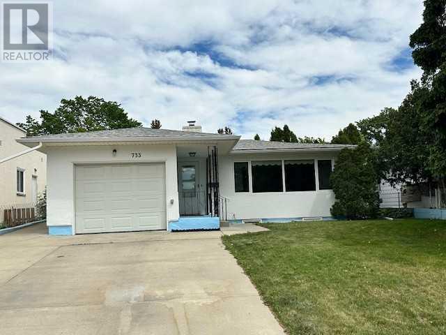 Property at 733 4 Street S image 1