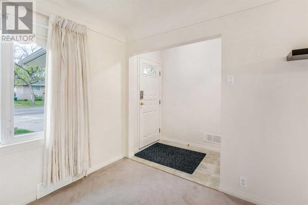 Property at 733 4 Street S image 3