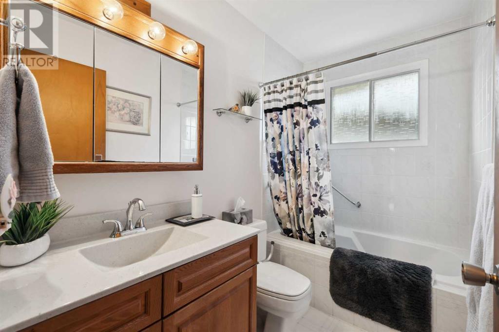 444 Cantrell Drive Sw, Calgary, Alberta  T2L 1S7 - Photo 12 - A2214539
