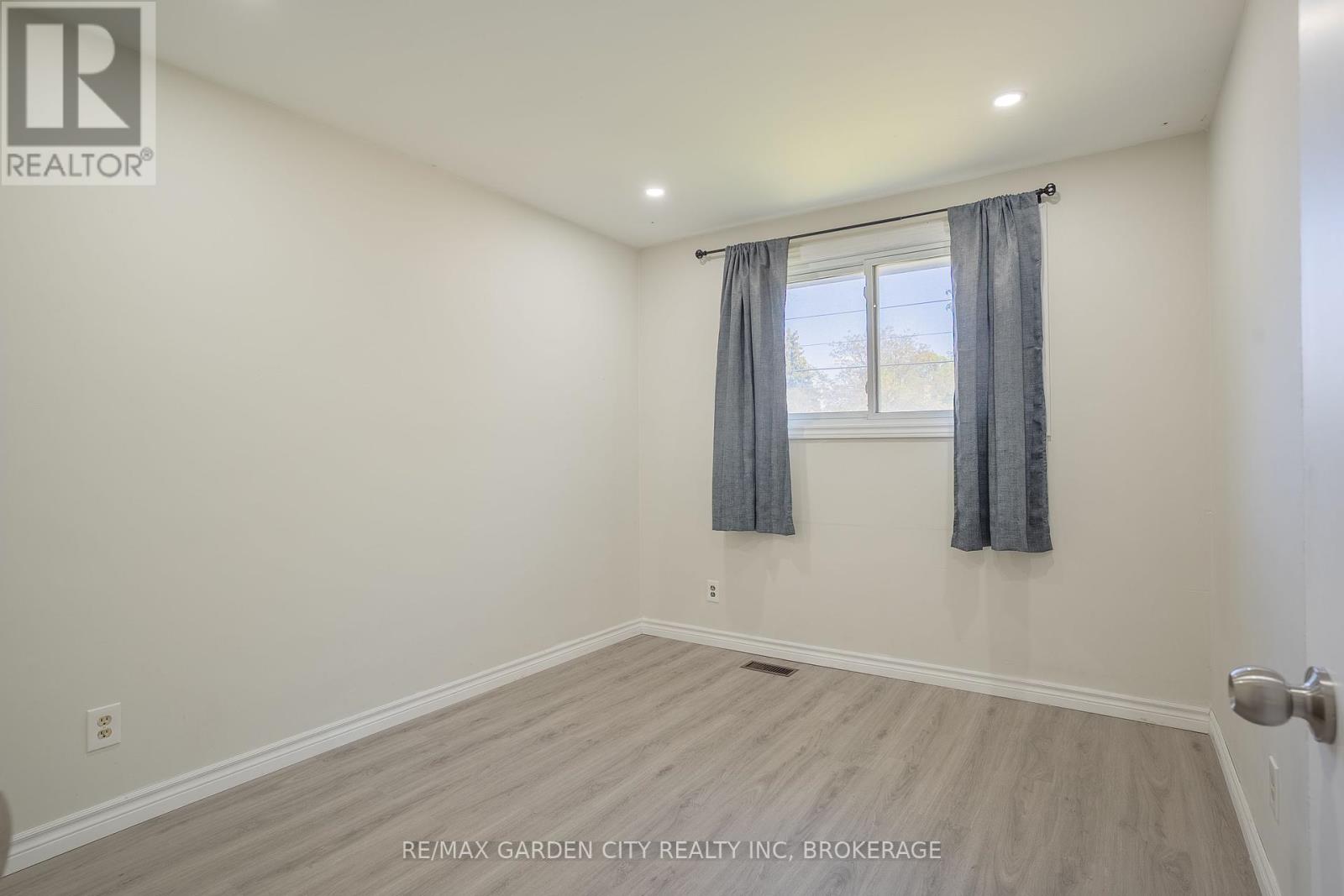 180 St. Davids Road, St. Catharines, Ontario  L2T 1R3 - Photo 20 - X12187054