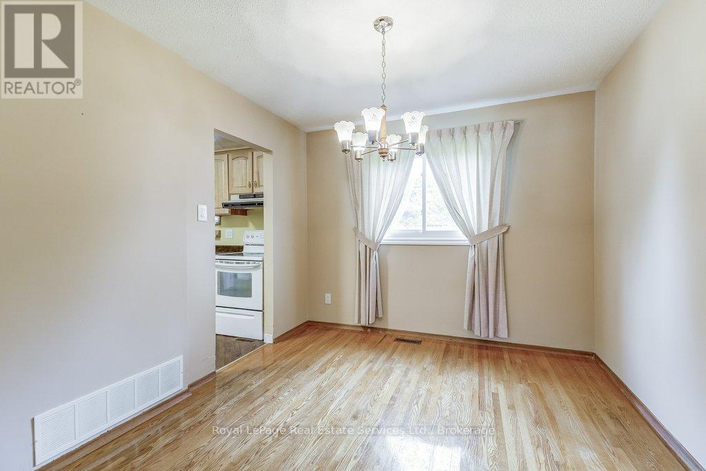 3121 Victoria Street, Oakville, Ontario  L6L 1K3 - Photo 12 - W12187114
