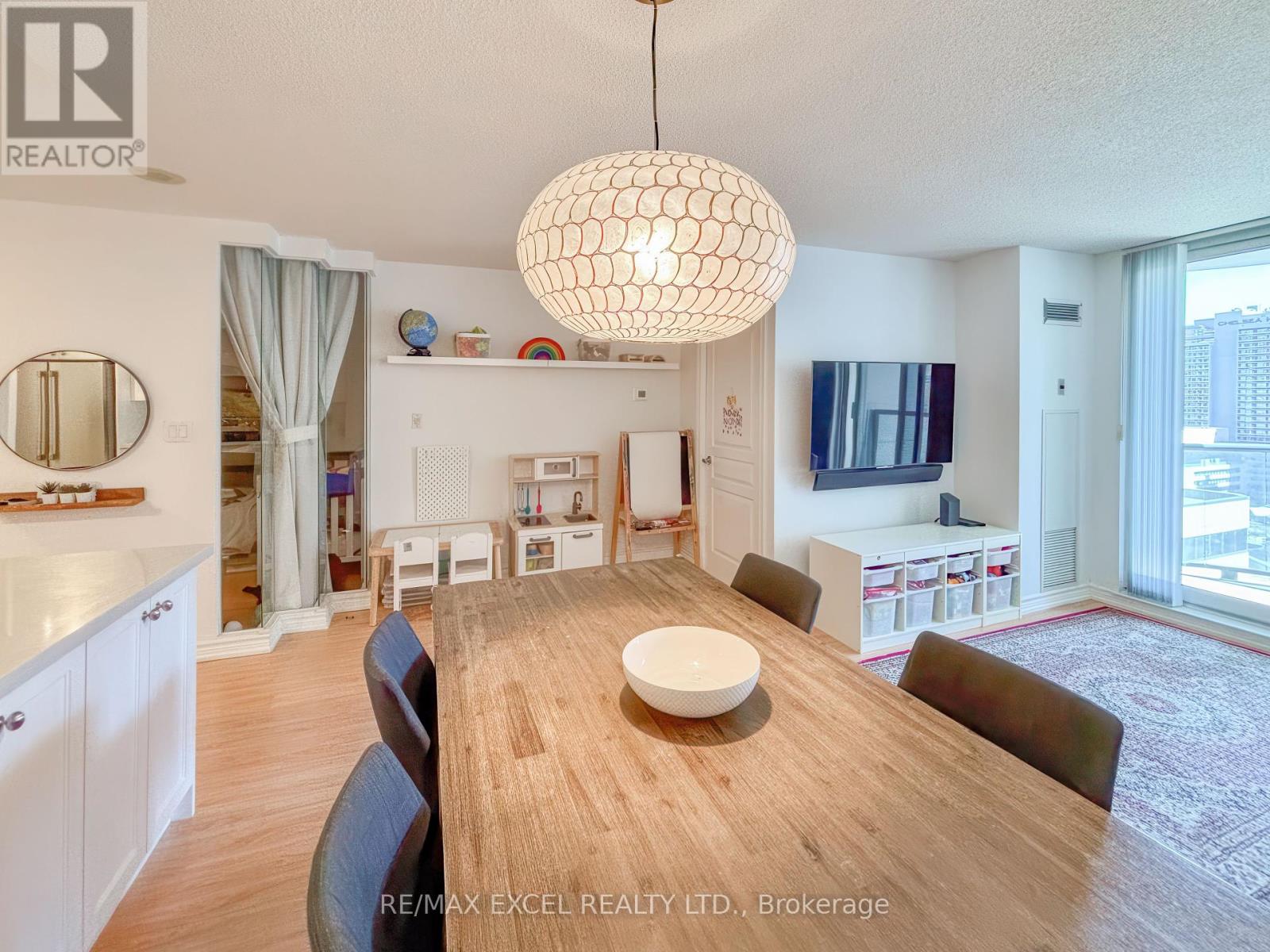 1705 - 801 Bay Street S, Toronto, Ontario  M5S 1Y9 - Photo 5 - C12186019